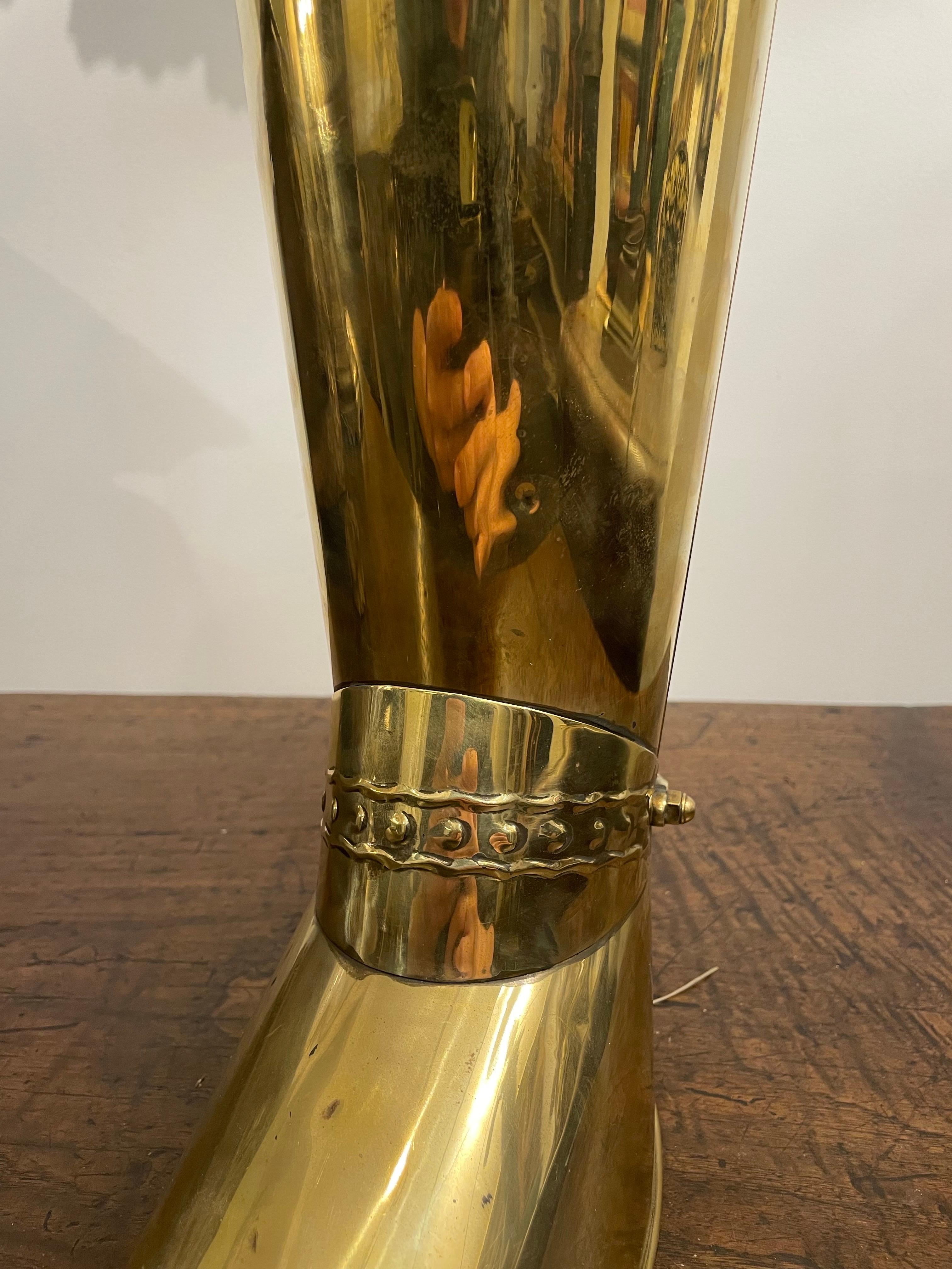 Portaombrelli inglese in ottone con design a forma di stivale dei cavalieri, CIRCA 1930 in vendita 2