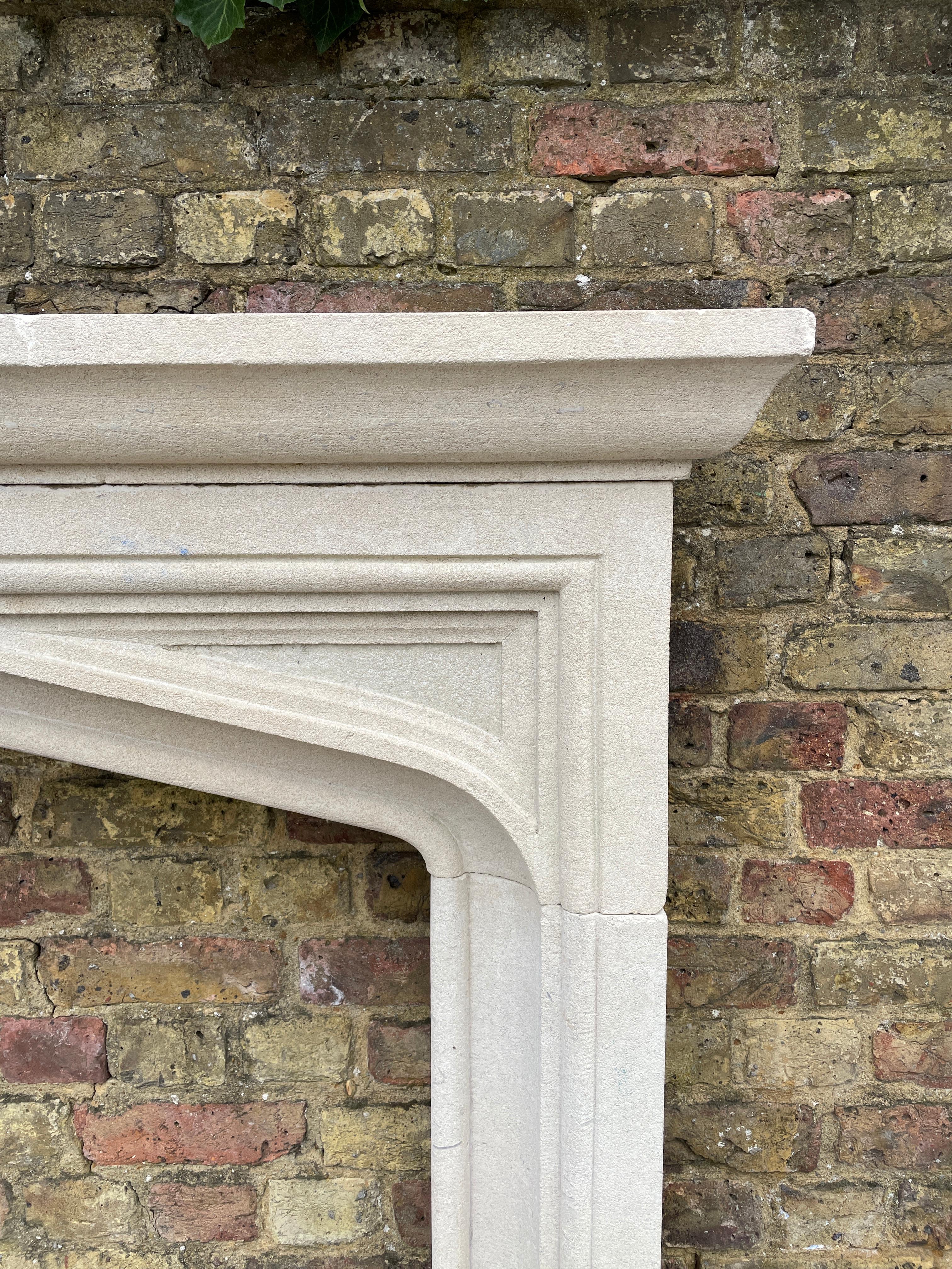 English Carved Bath Stone Fireplace Mantel in The Gothic Manner In Good Condition In London, GB