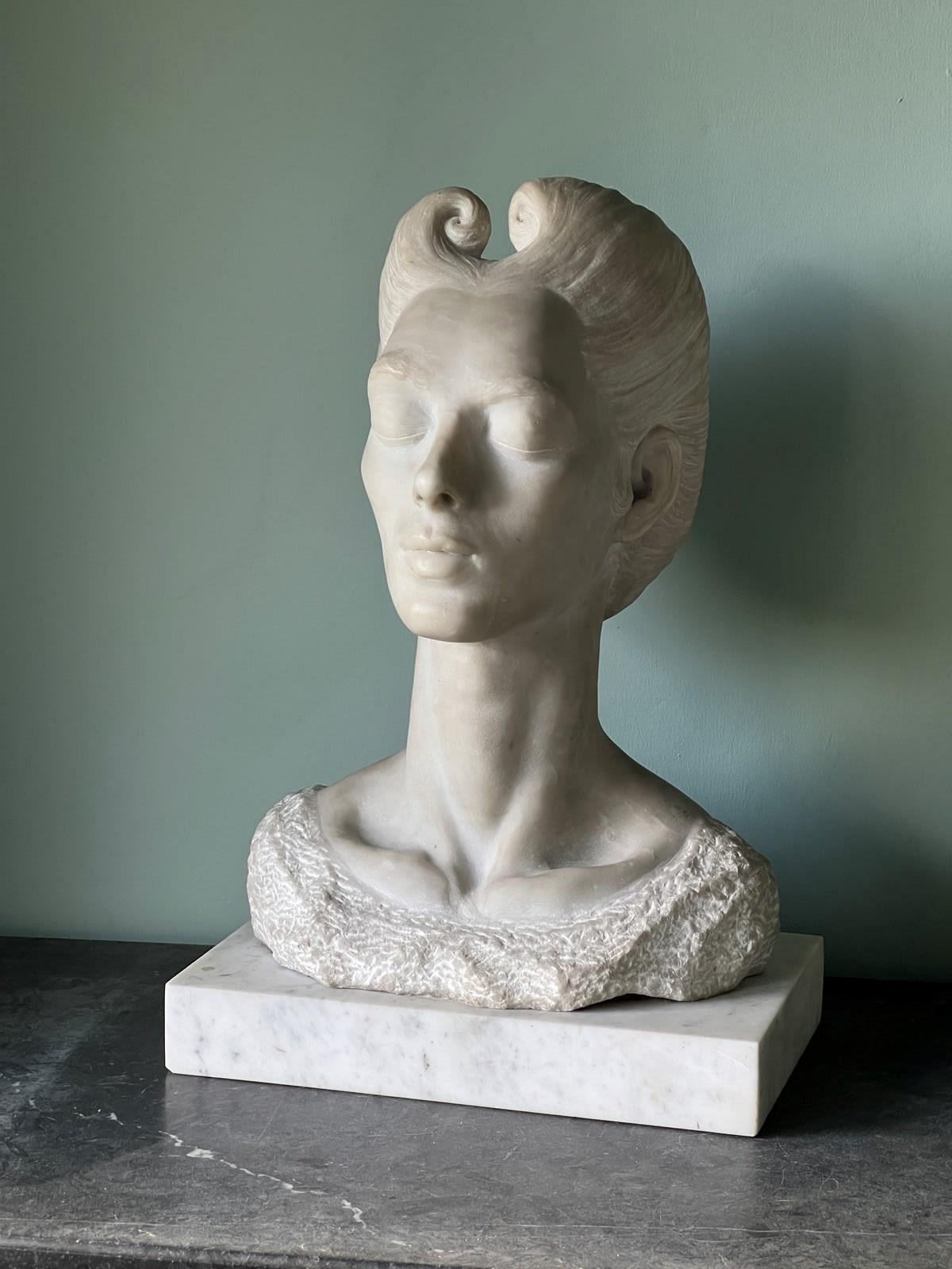 Nel campo dell'arte, Doris Gerrard R.B.A. è una figura di profondo talento e di promessa incompiuta, come ha sottolineato la stimata scrittrice, drammaturga e oratrice inglese Beverley Nichols. An He la definì eloquentemente 