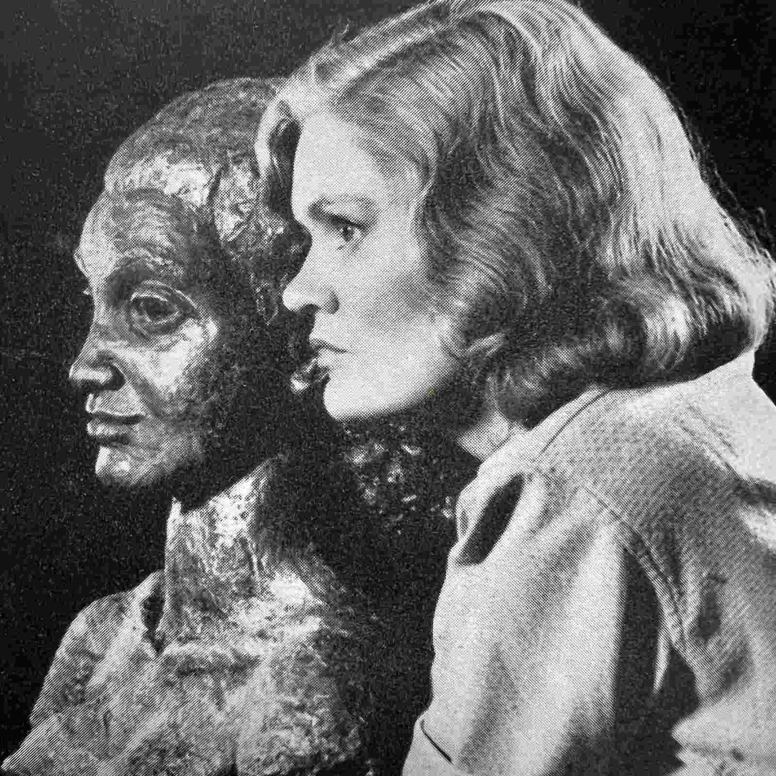 Un busto di donna in marmo intagliato inglese in vendita 1