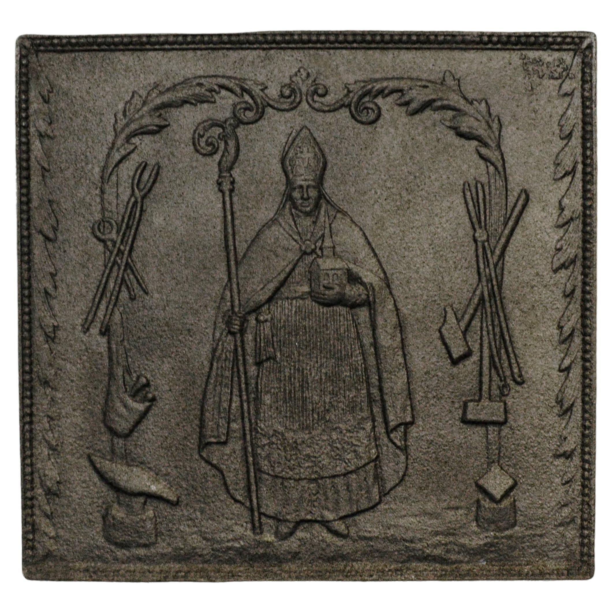 English Cast Iron Fireback Featuring Catholic Figure to Centre For Sale