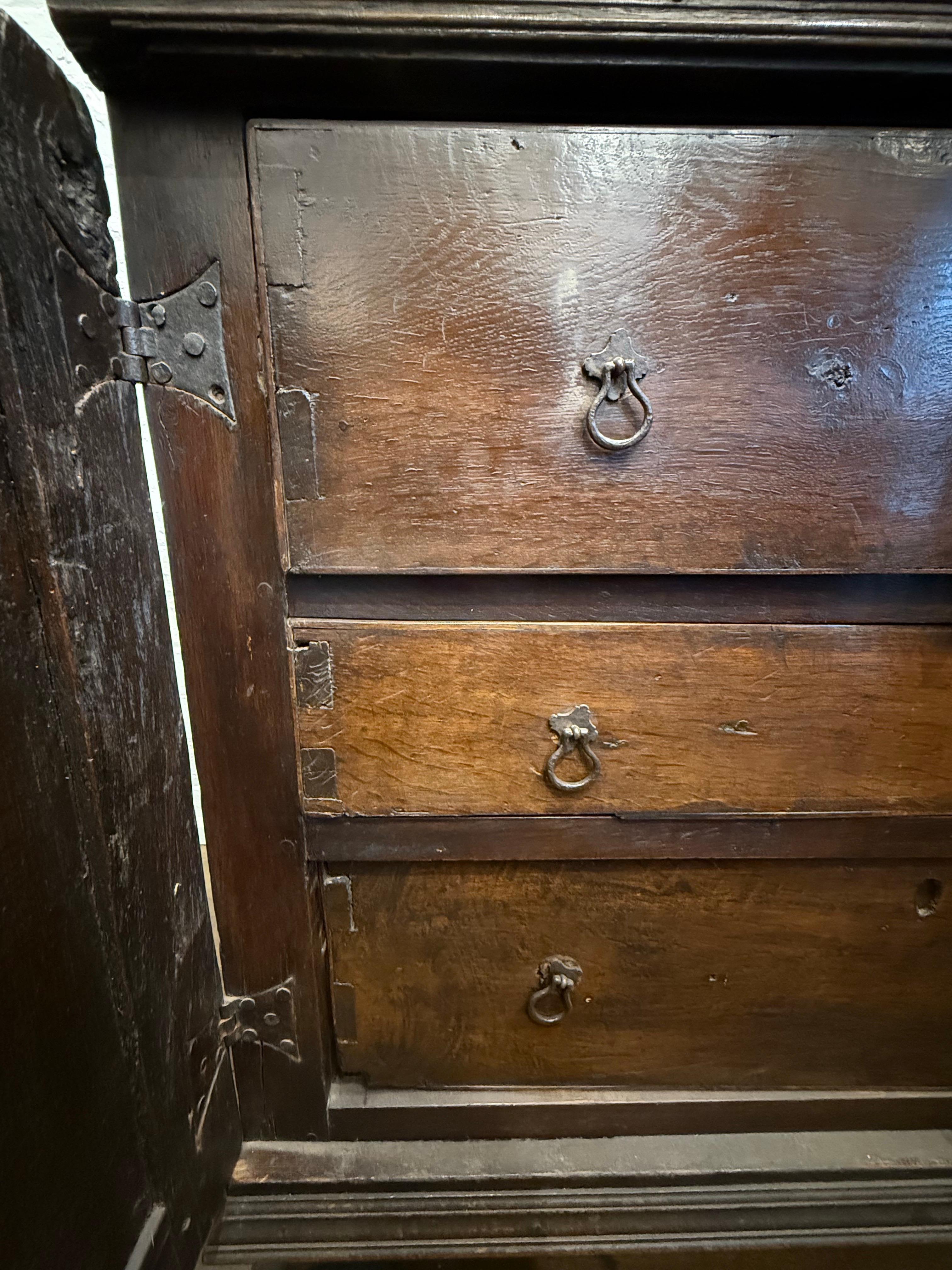 Cassettone intarsiato inglese Charles I, XVII secolo in vendita 6