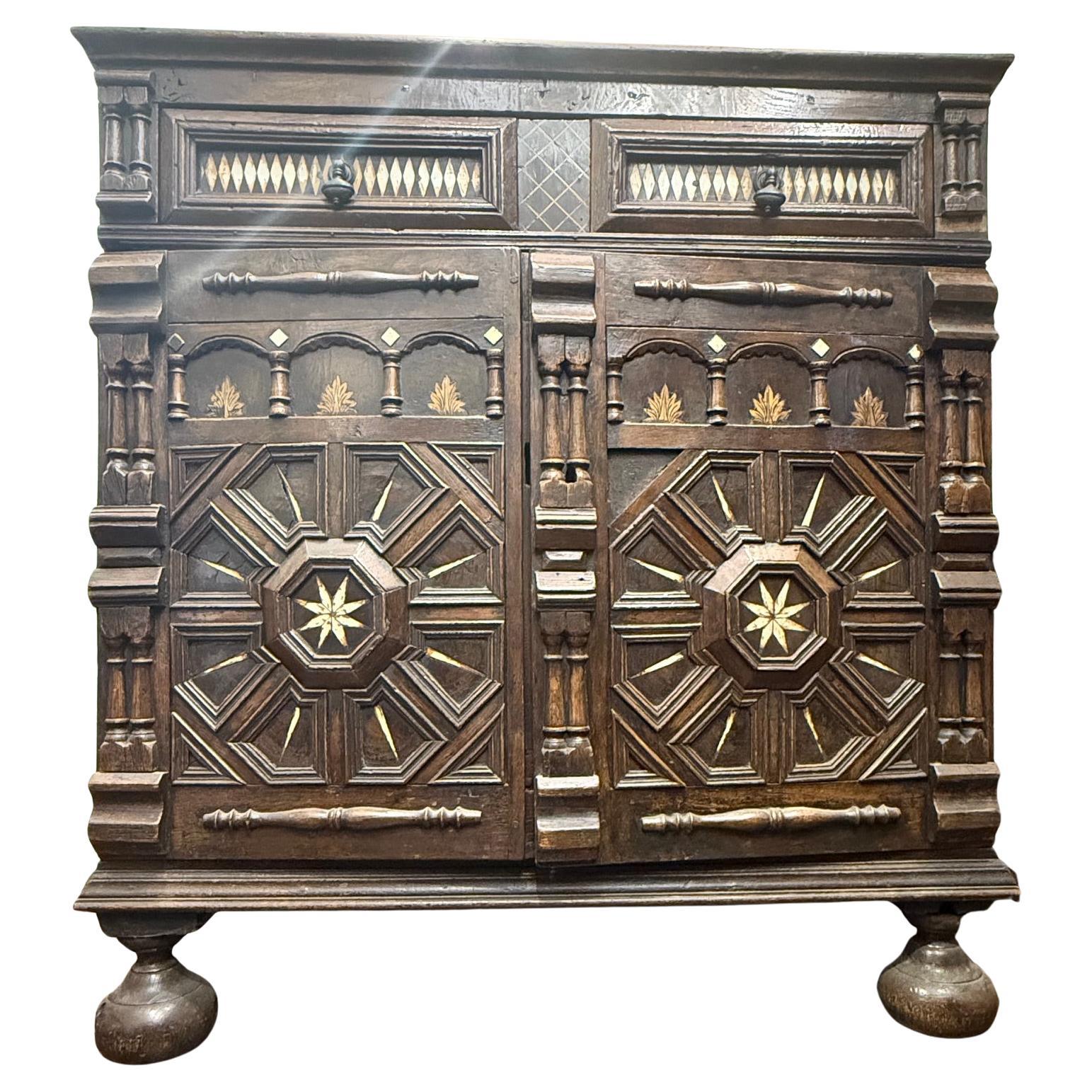 Cassettone intarsiato inglese Charles I, XVII secolo in vendita