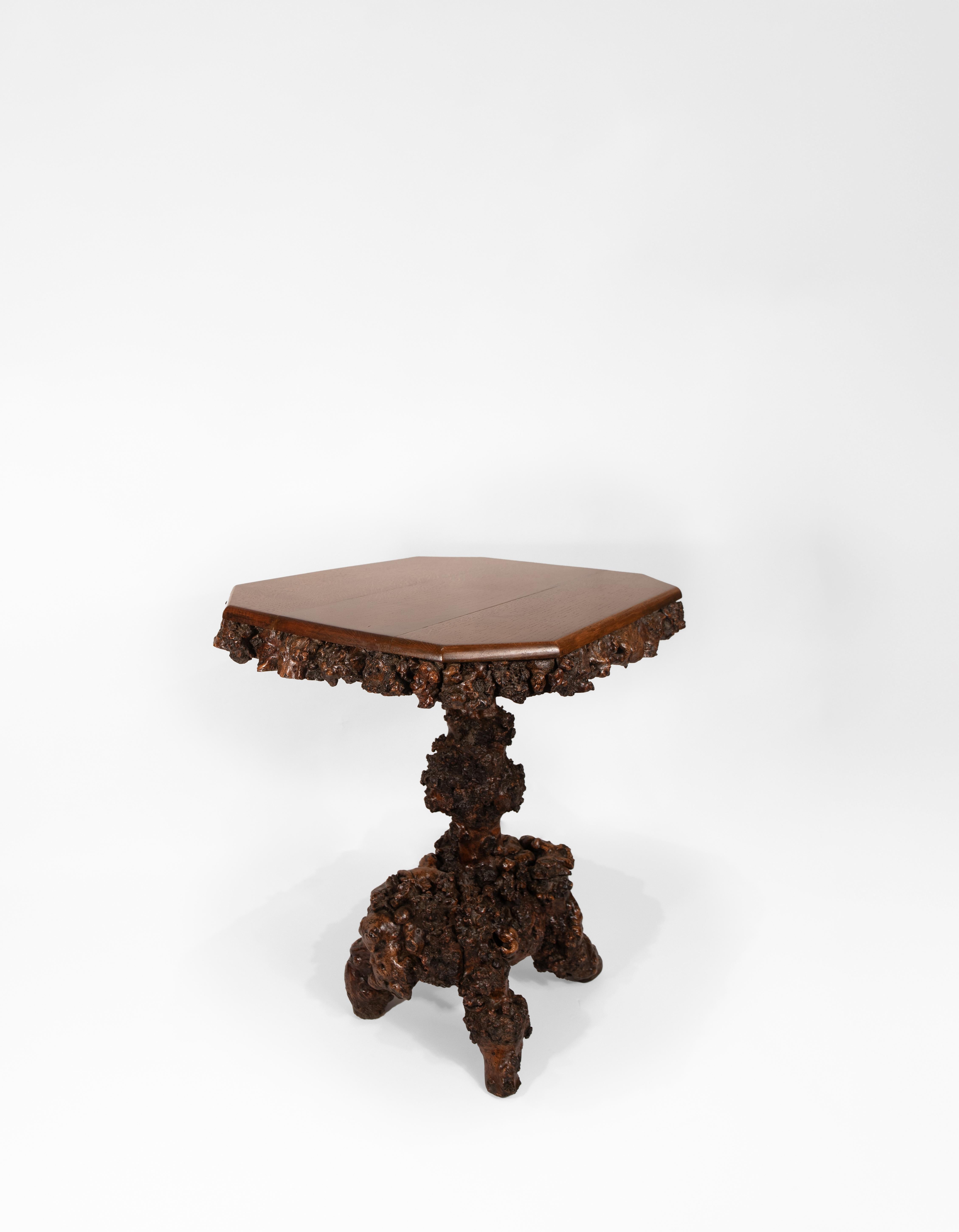 Table d'appoint en châtaignier anglais Bon état - En vente à New York, NY