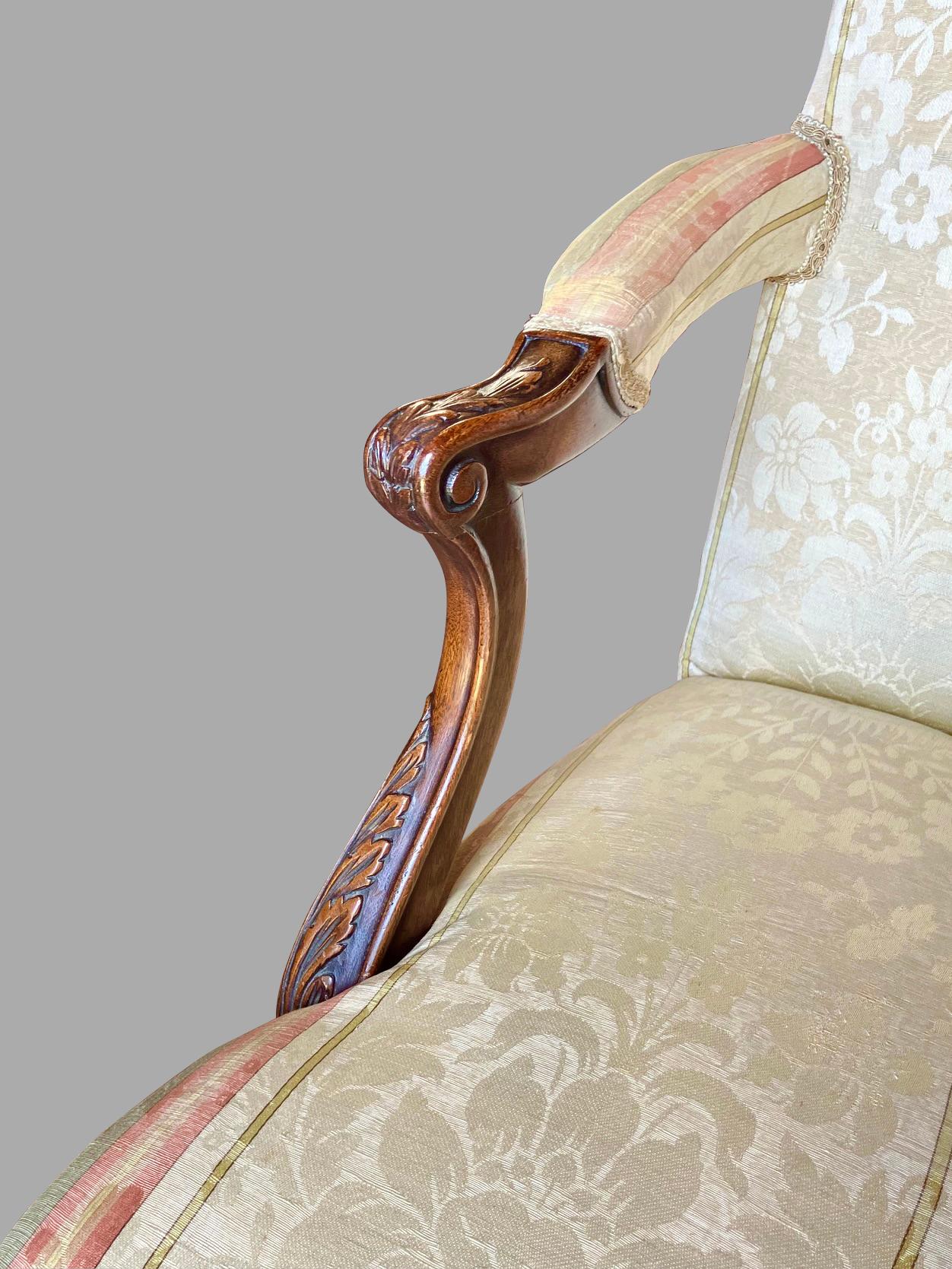 Englischer gepolsterter Mahagoni-Sessel im Chippendale-Stil im Angebot 7