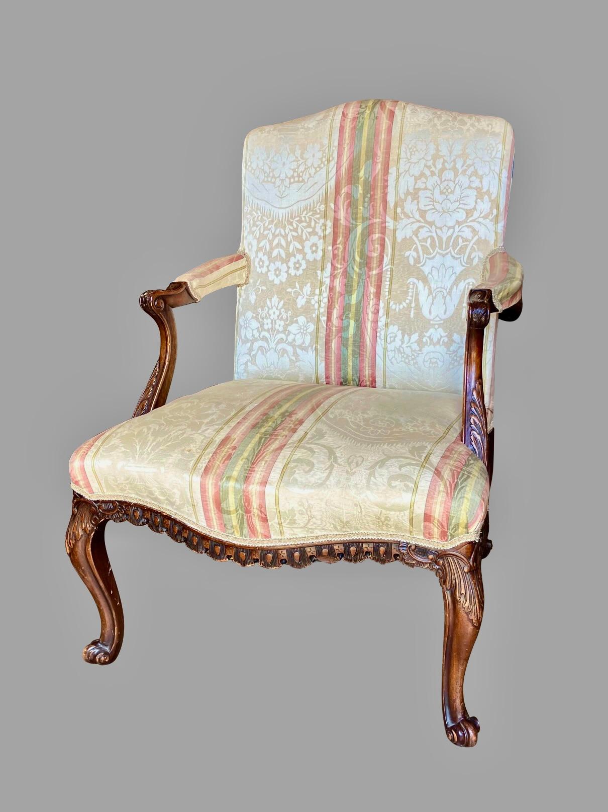 Englischer gepolsterter Mahagoni-Sessel im Chippendale-Stil im Angebot 10