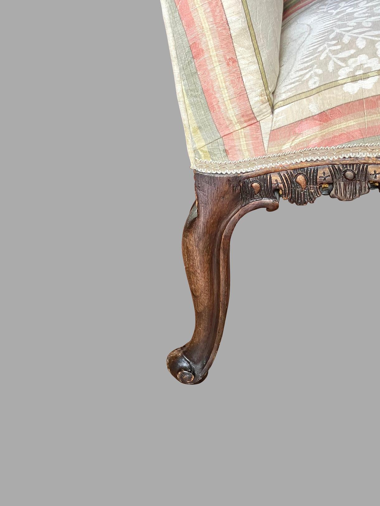 Englischer gepolsterter Mahagoni-Sessel im Chippendale-Stil im Angebot 5