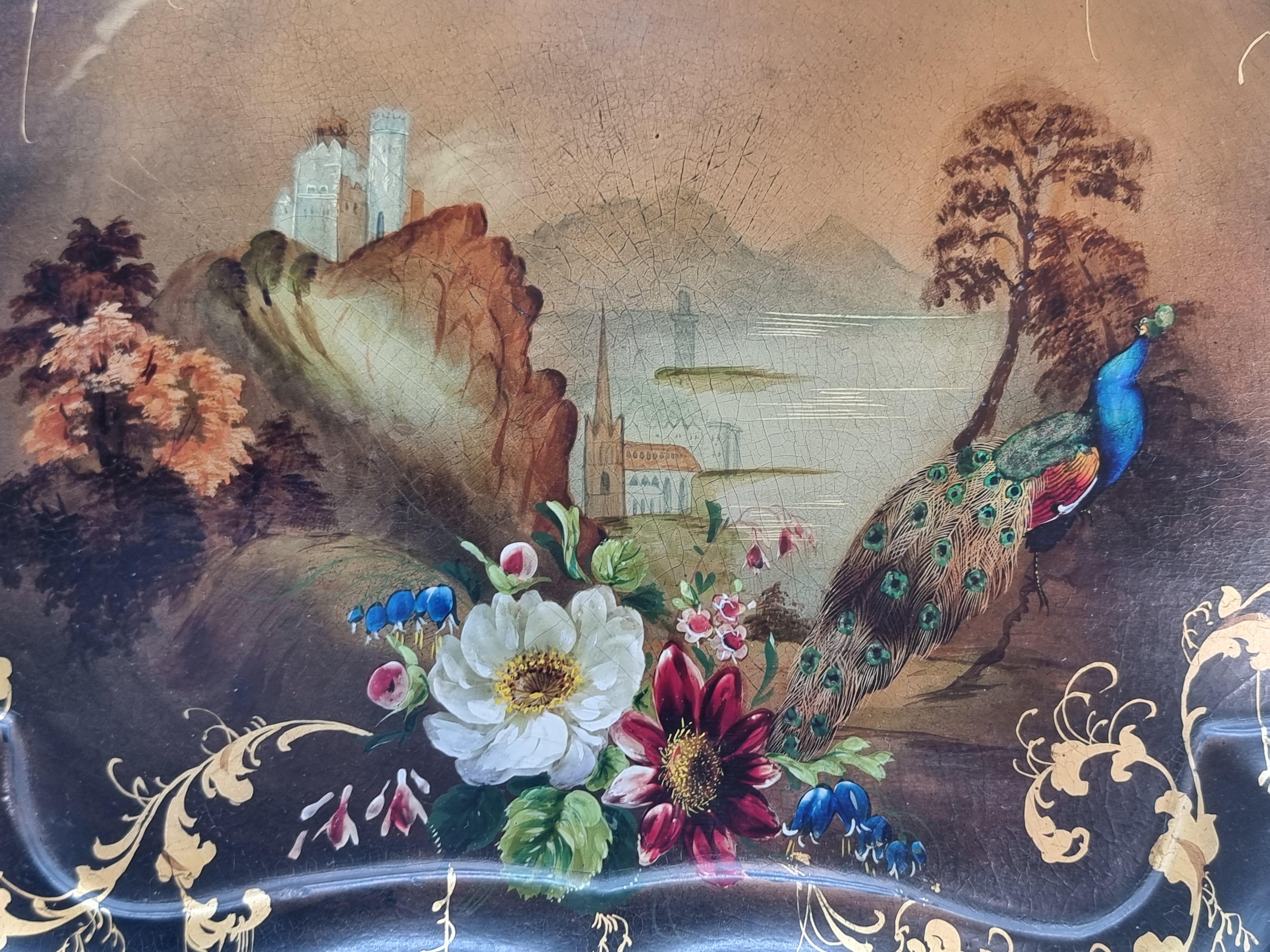 Bandeja decorativa inglesa de papel maché hacia 1840 en venta 2