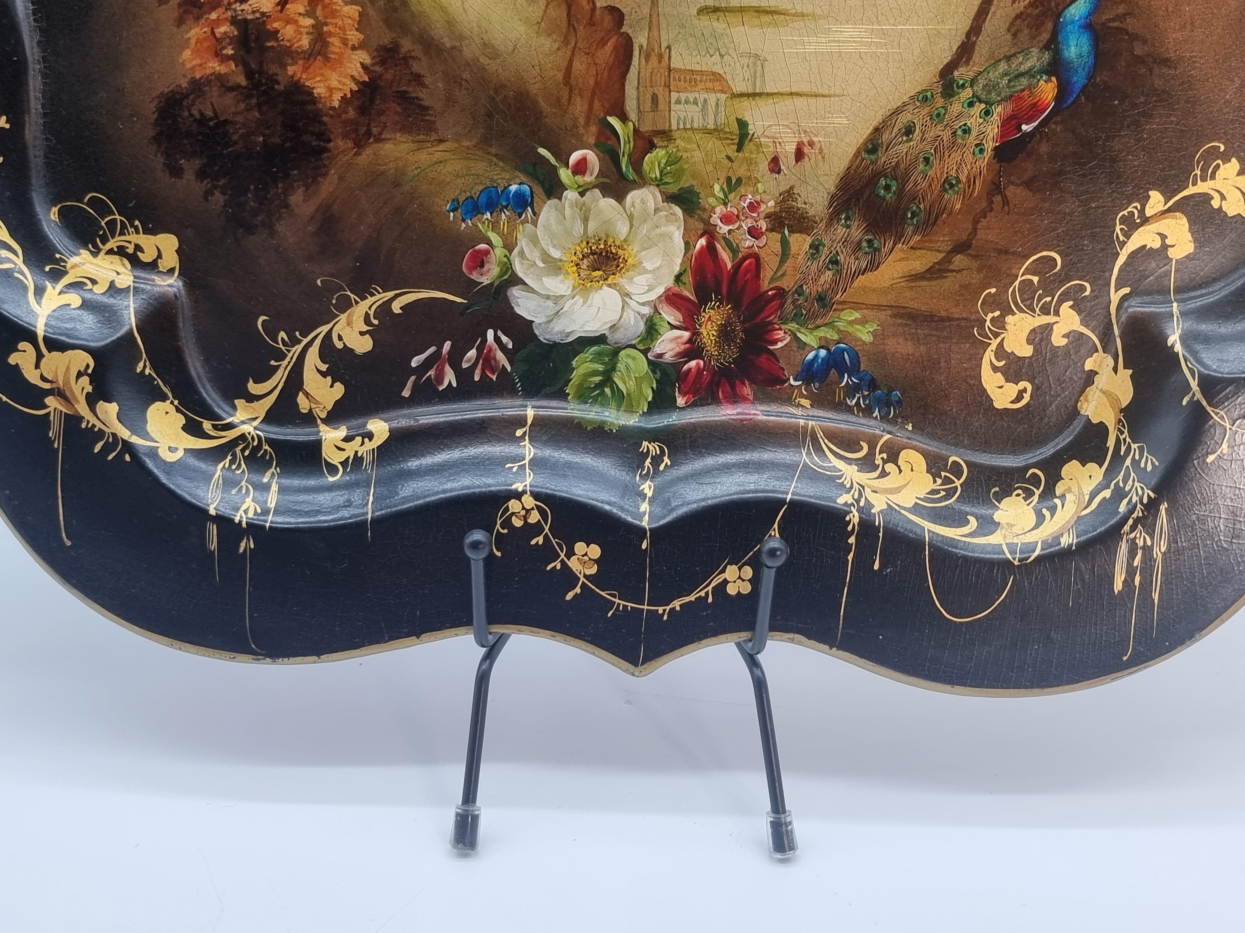 Bandeja decorativa inglesa de papel maché hacia 1840 en venta 1