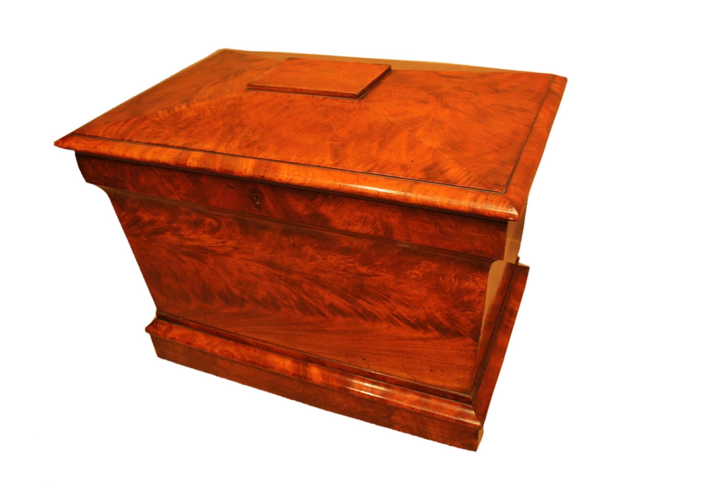 English Early 19th Century George III Flame Mahogany Sarcophagus Wine Cooler For Sale 2
