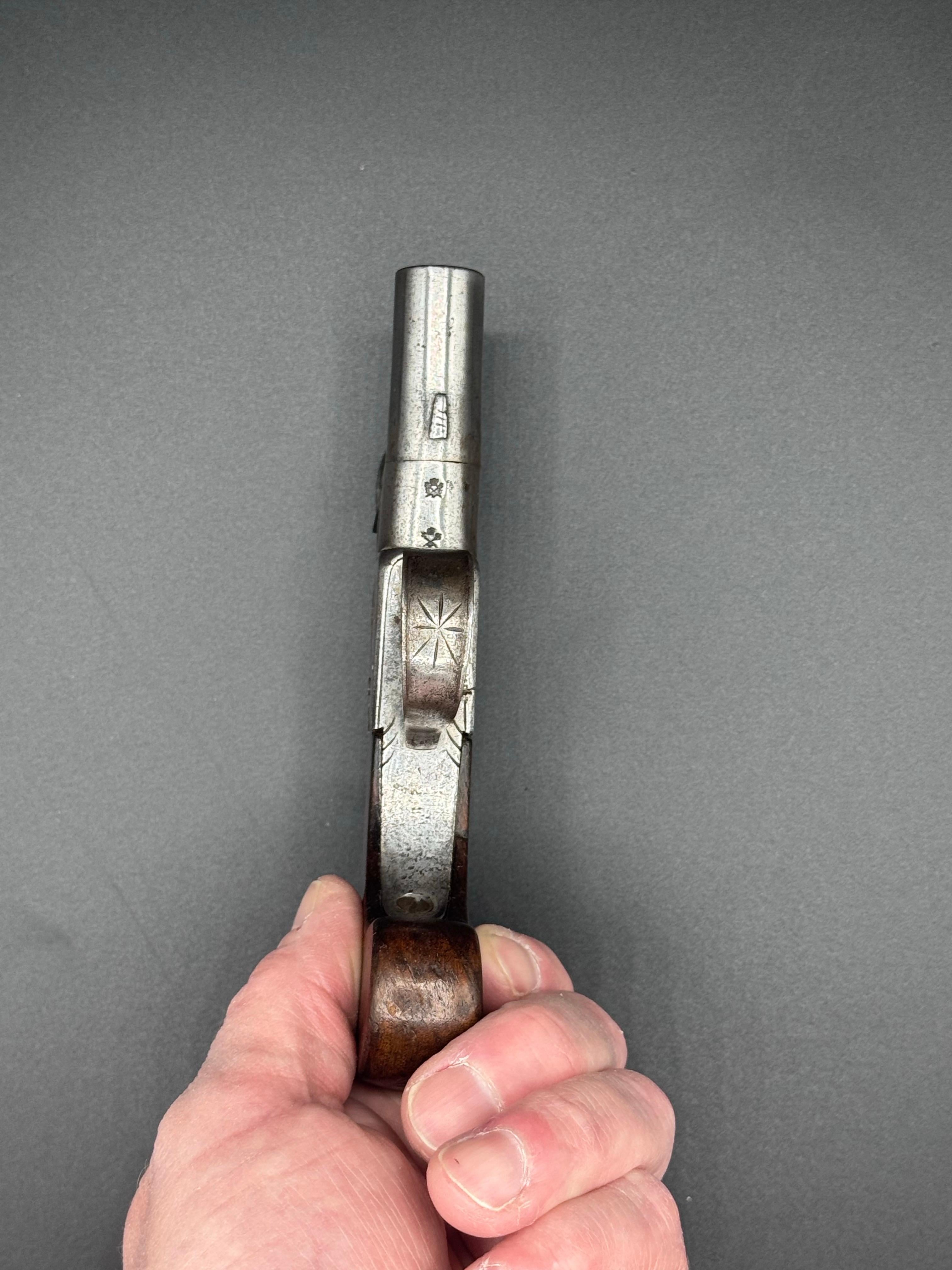 Pistolet anglais à silex à canon à vis Boxlock en vente 7