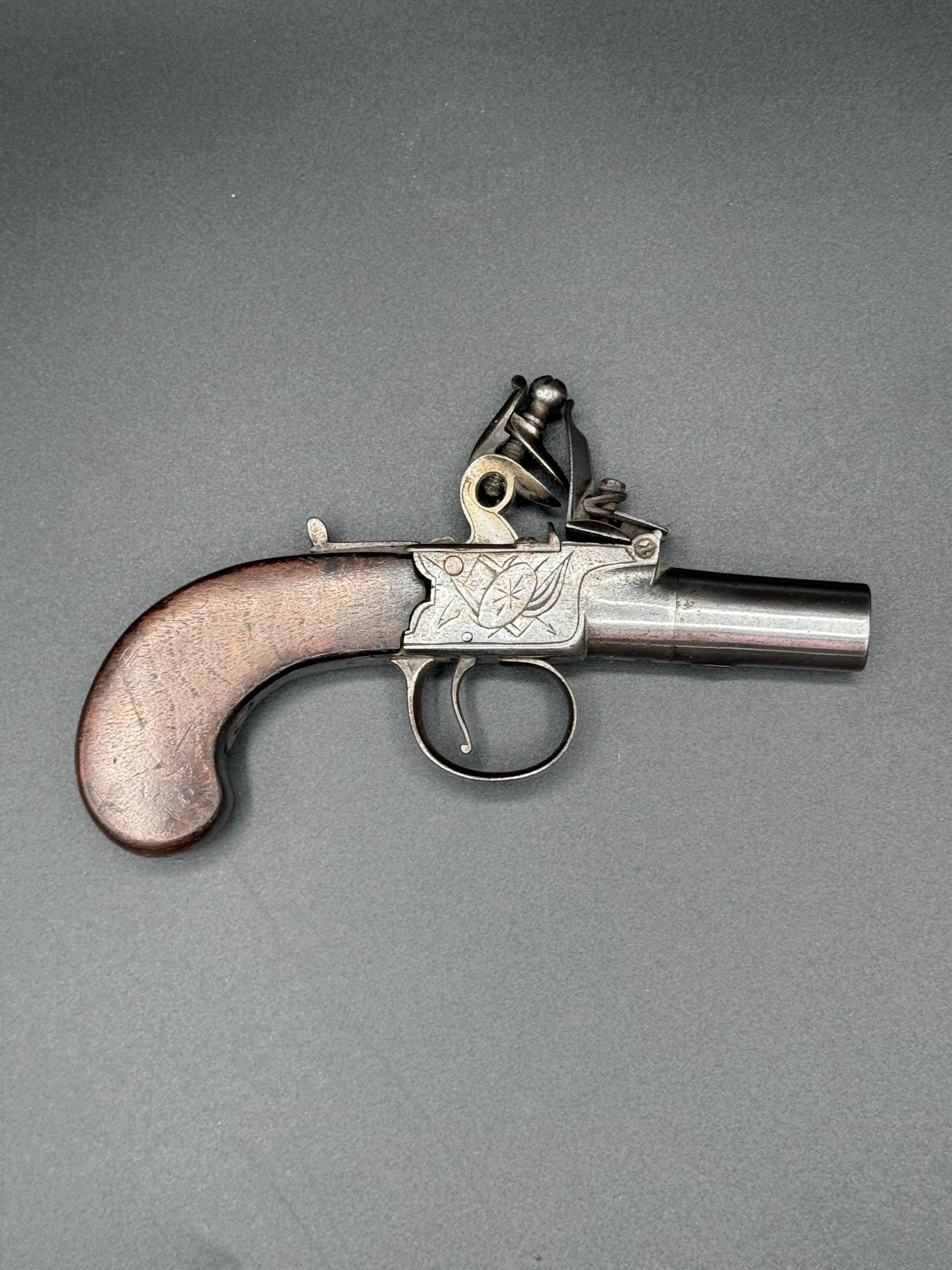 Pistolet anglais à silex à canon à vis Boxlock Bon état - En vente à Huntington, NY