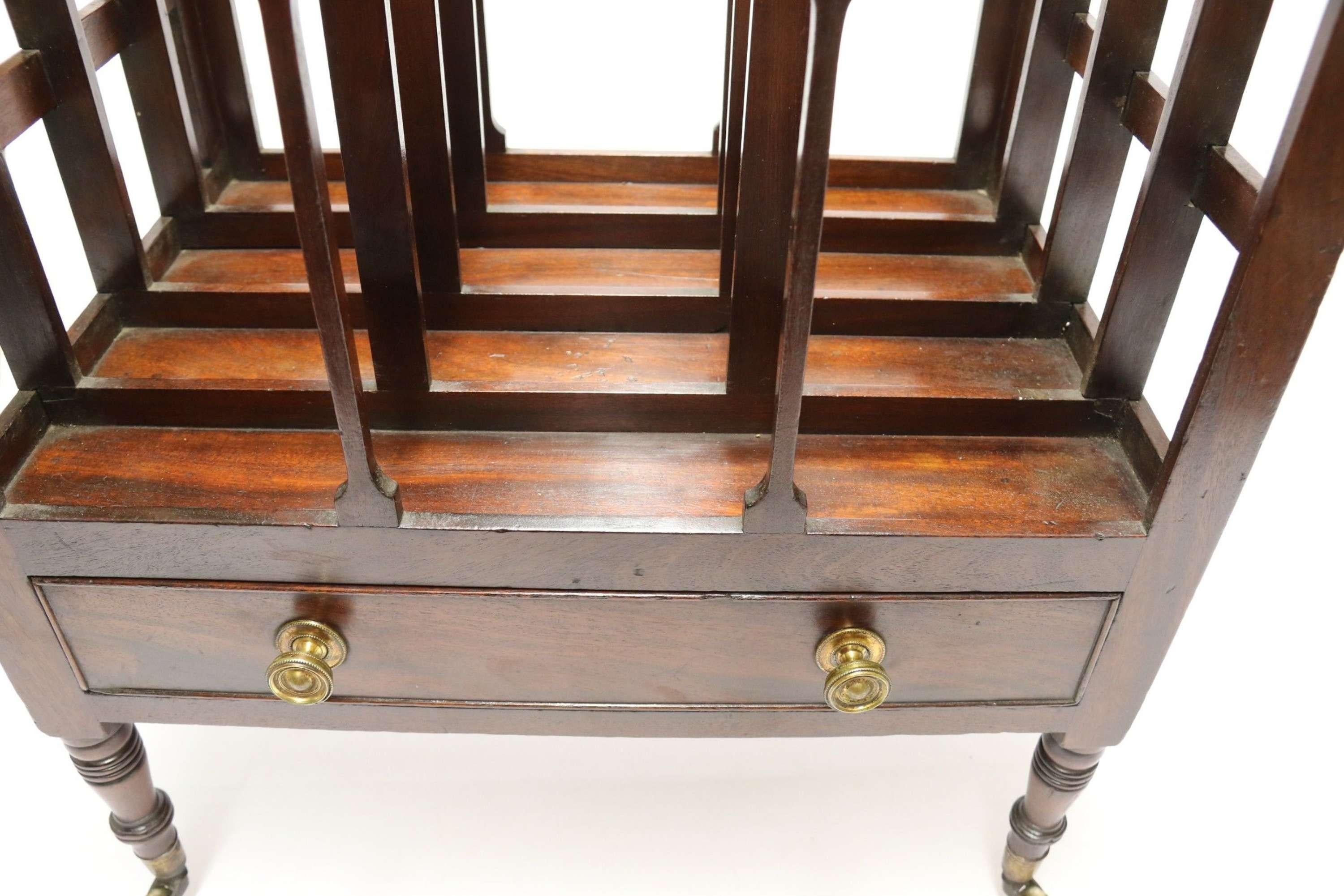 English George III Mahogany Canterbury or Magazine Holder, circa 1810 In Good Condition For Sale In Central England, GB