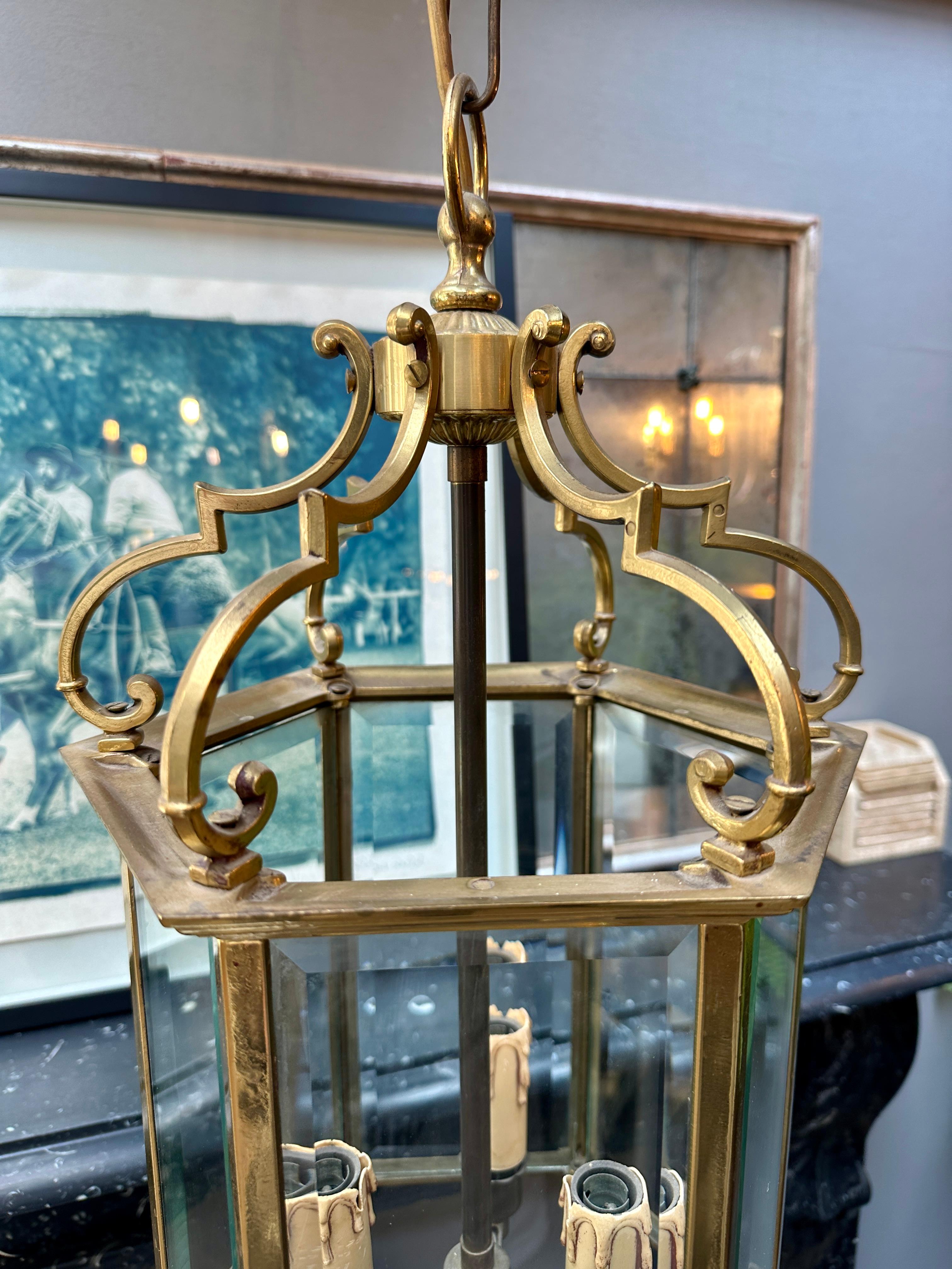 Eine englische Messing-Hallenlaterne im georgianischen Stil im Zustand „Gut“ im Angebot in London, GB