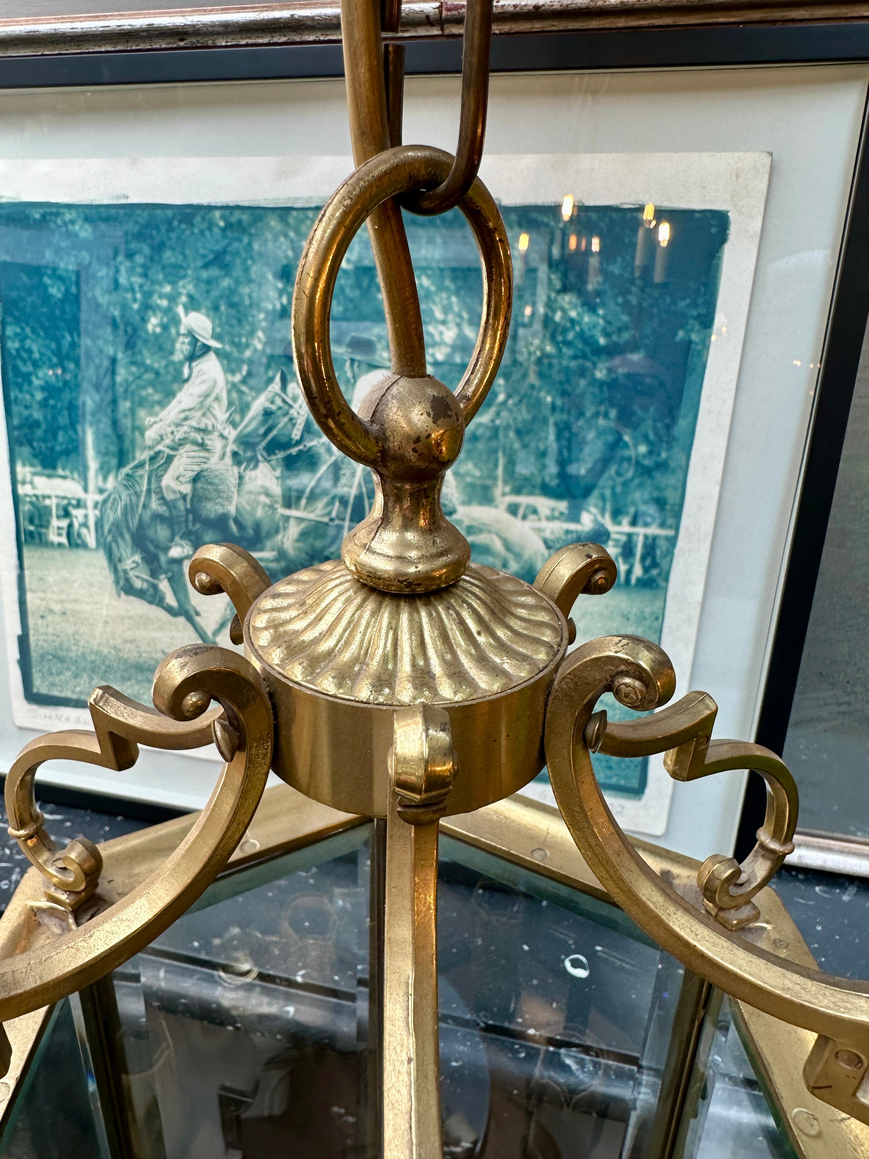 Eine englische Messing-Hallenlaterne im georgianischen Stil (20. Jahrhundert) im Angebot