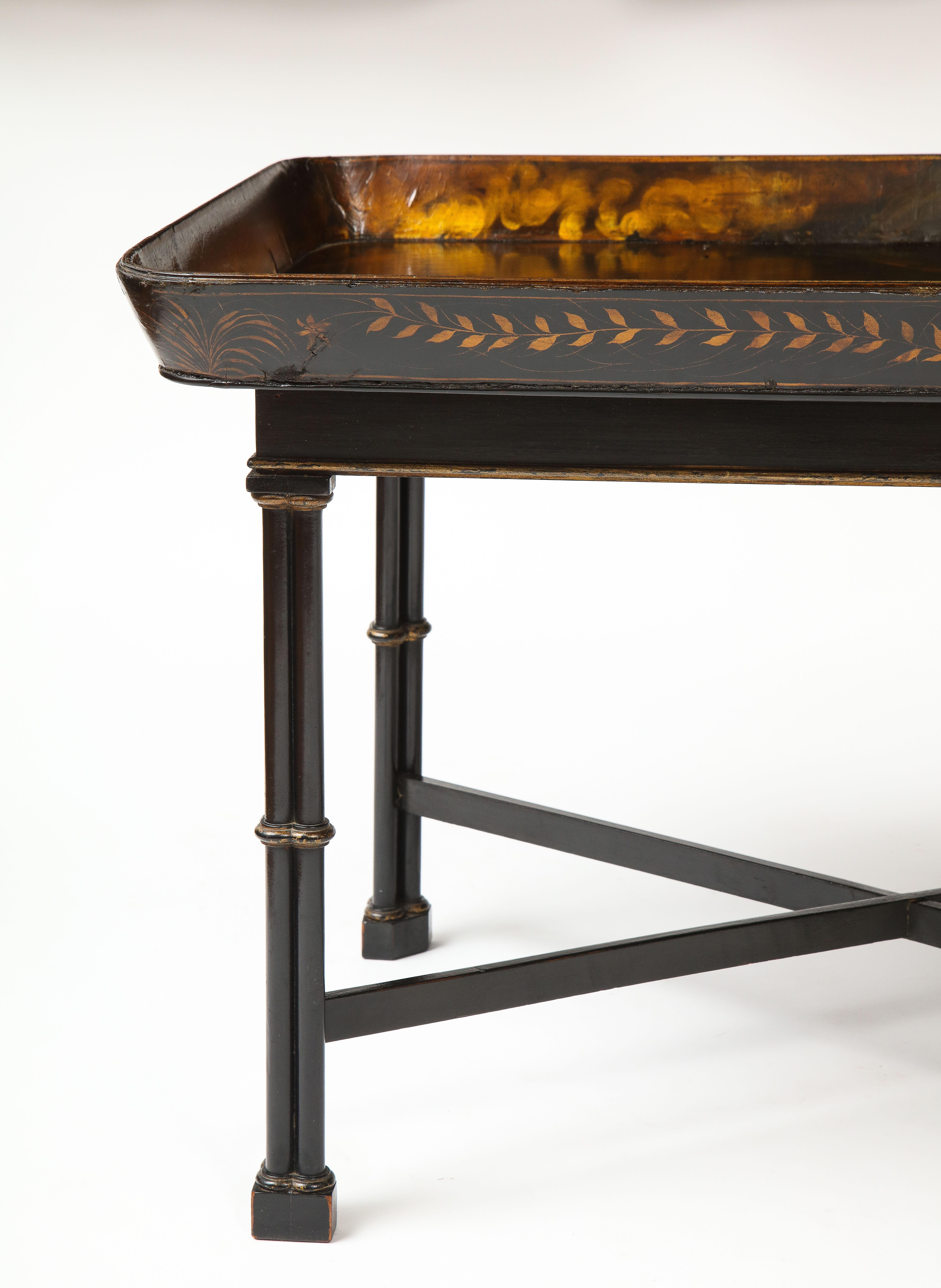 Anglais Table à plateau rectangulaire anglaise peinte à la main en laque japonaise noire en vente