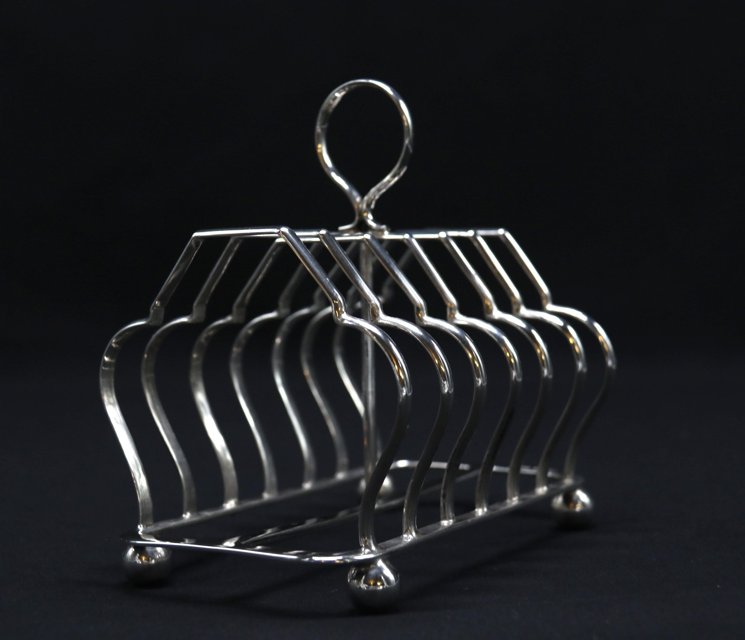 Silver An English heavy solid silver toast rack of larger proportions 1924 - 1925 For Sale
