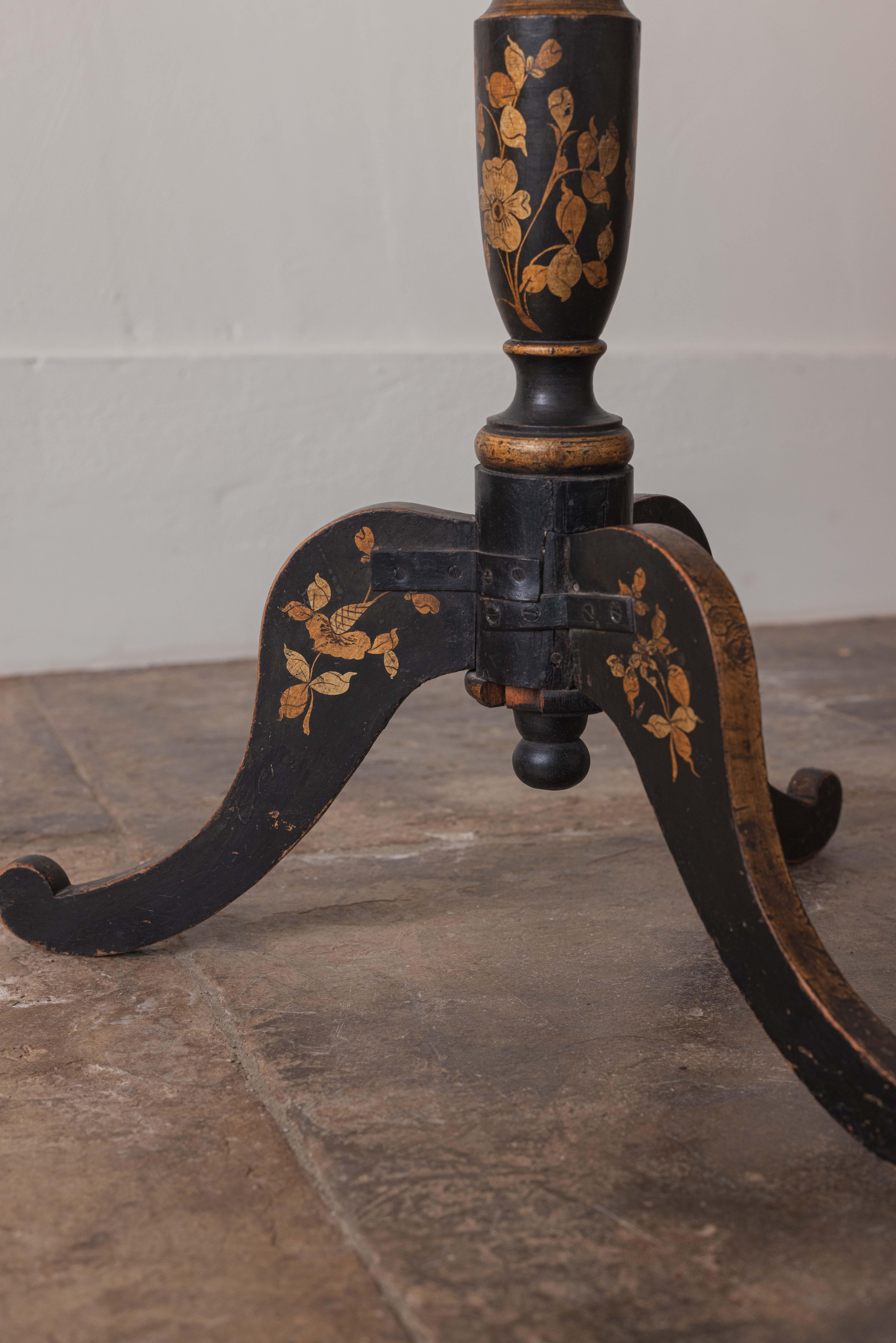 Early 19th Century An English Japanned Tilt-Top Tripod Table For Sale
