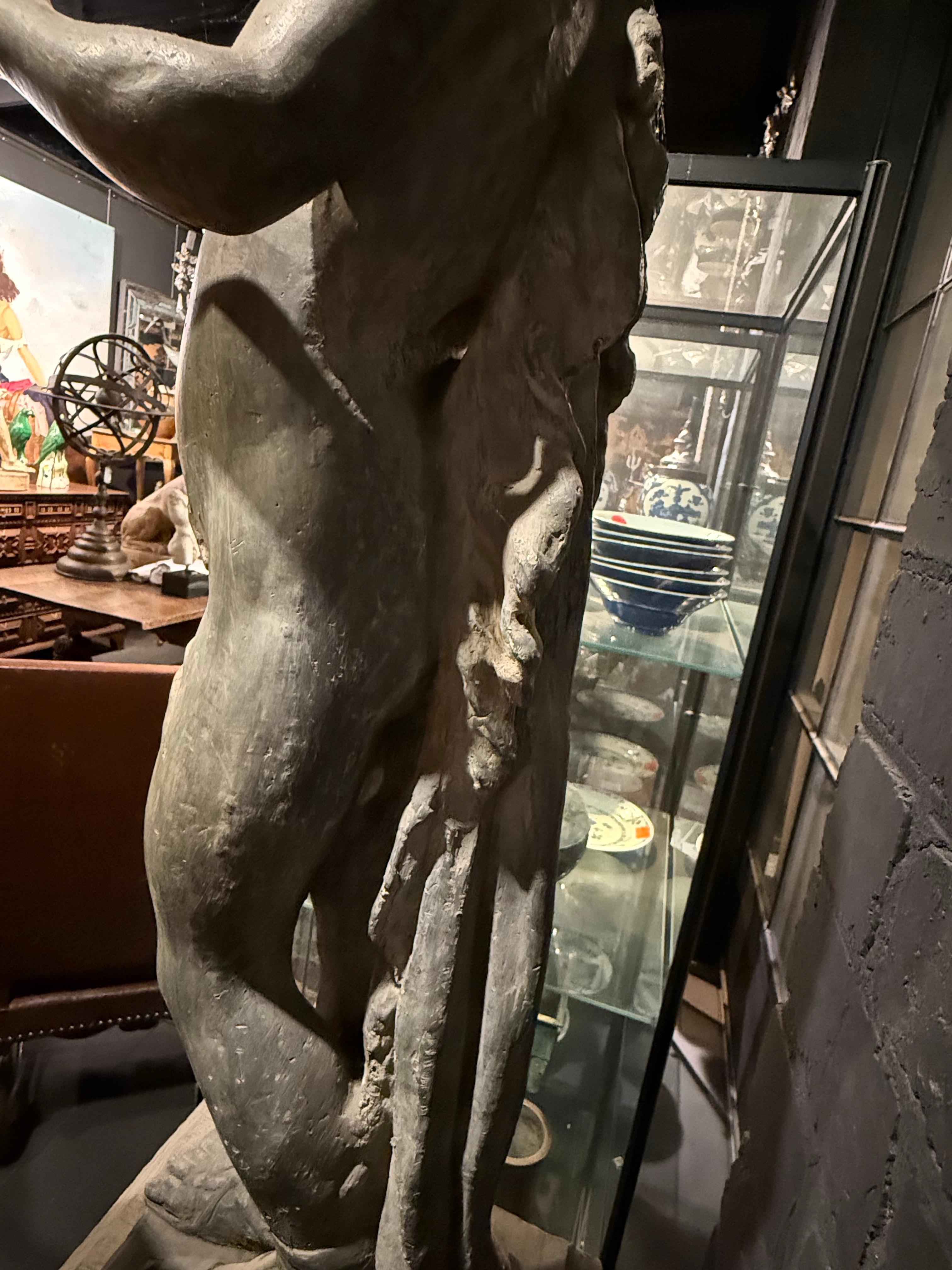 Fontana inglese in piombo raffigurante un putto bacchico, fine XIX secolo in vendita 4