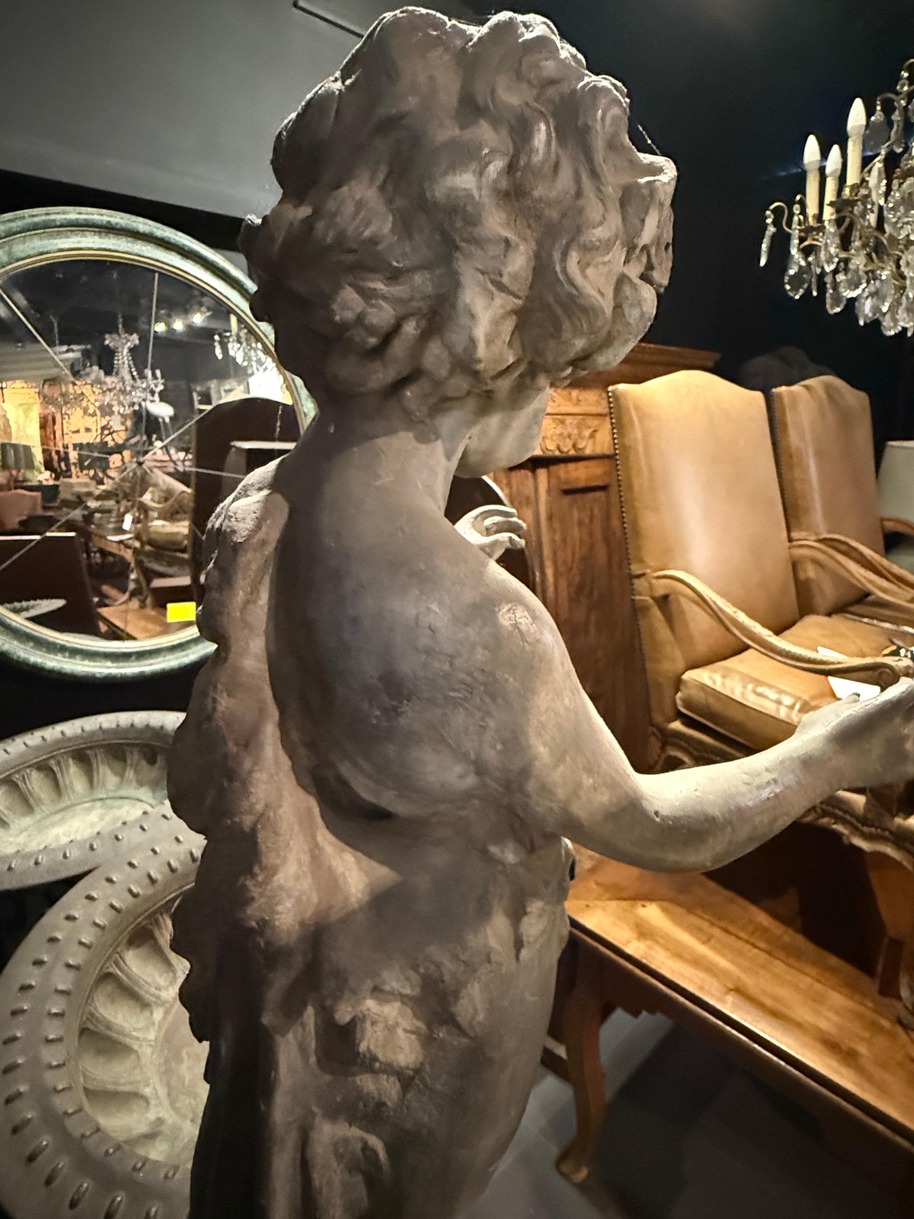 Fontana inglese in piombo raffigurante un putto bacchico, fine XIX secolo in vendita 3
