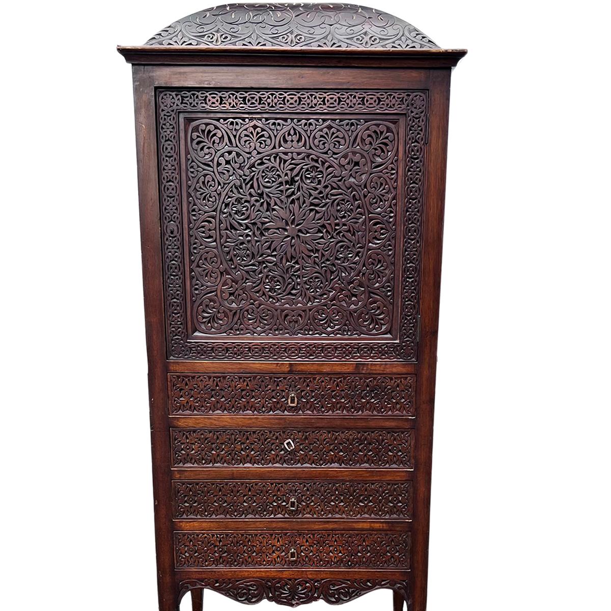 An English Moorish Style Cabinet In Good Condition For Sale In New York, NY