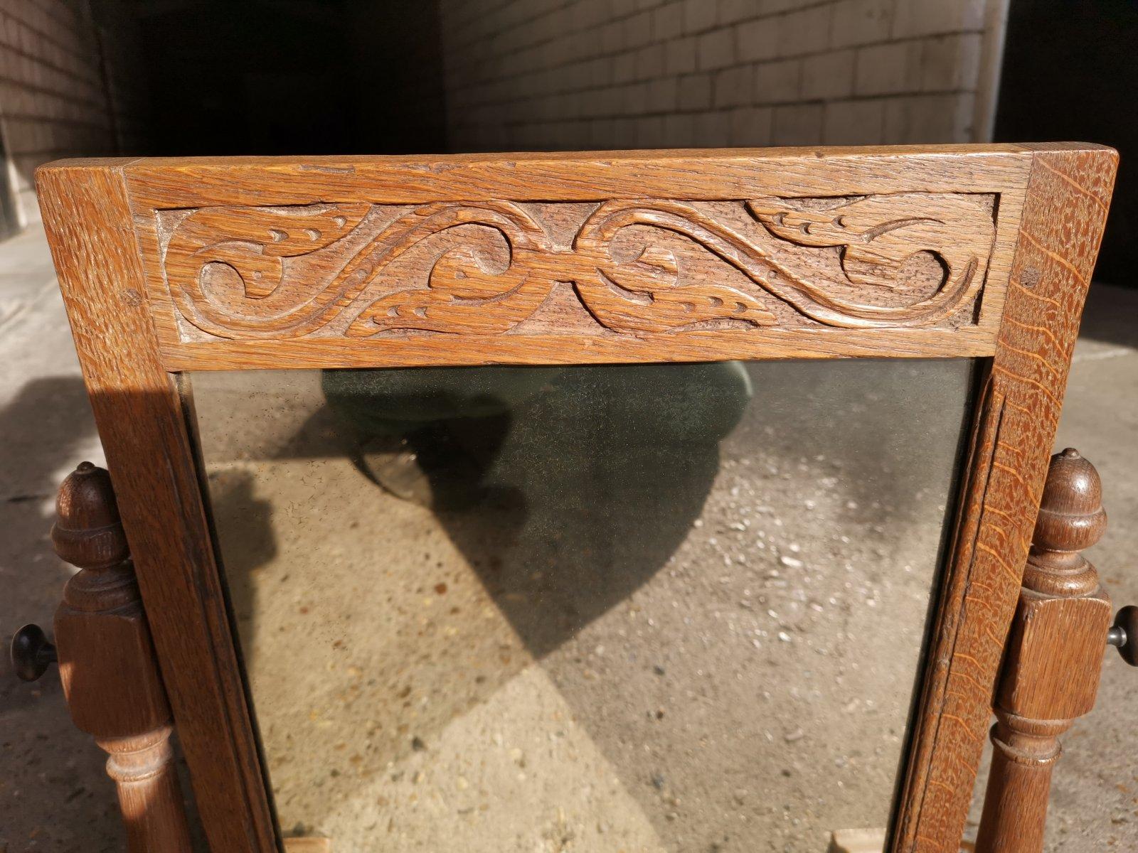 English Oak Cotswold Style Dressing Table Mirror with Turned Acorn Finials In Good Condition For Sale In London, GB