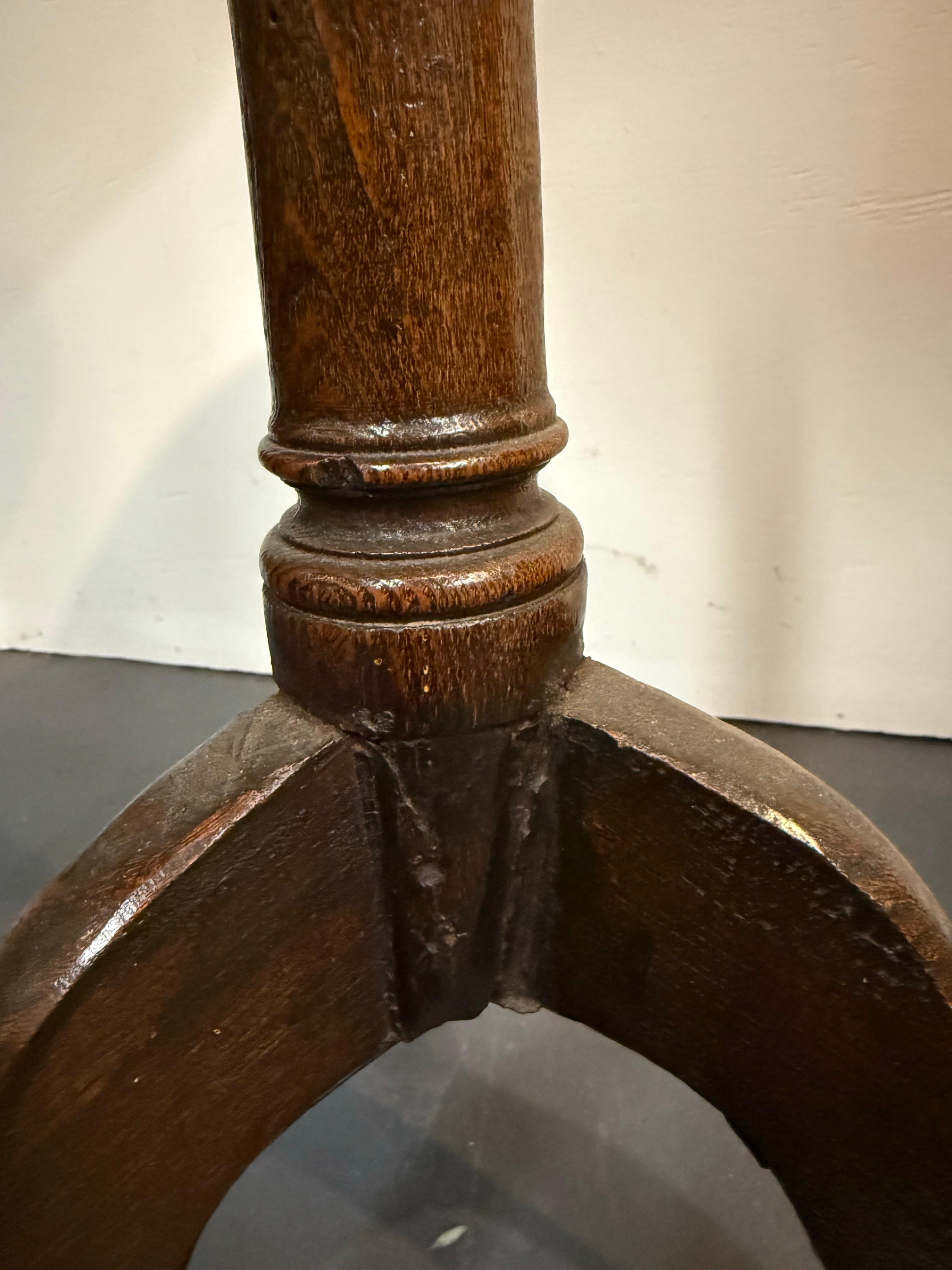 Tavolo rotondo da ufficio inglese in Oak, XIX secolo in vendita 1