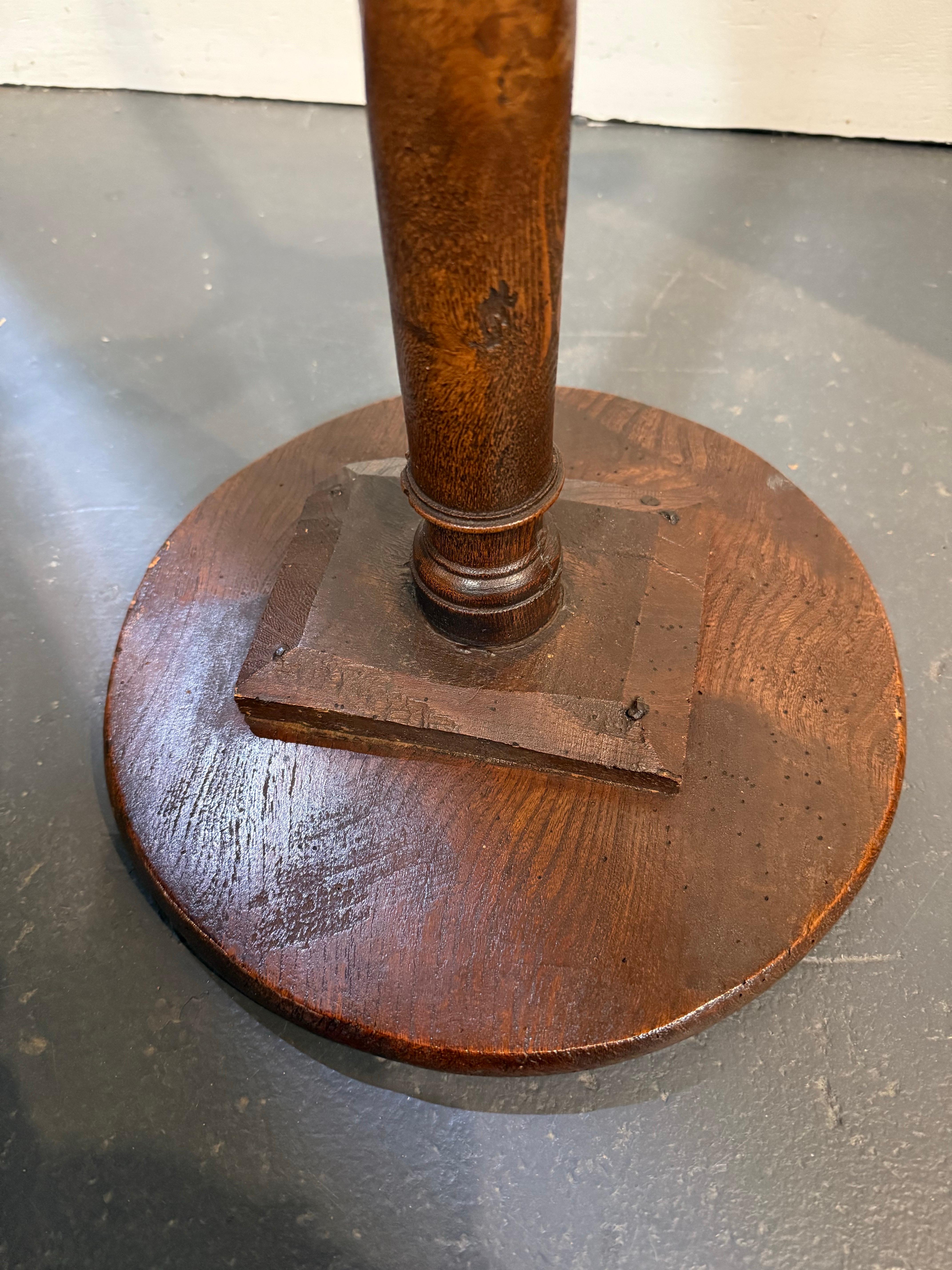 Tavolo rotondo da ufficio inglese in Oak, XIX secolo in vendita 3