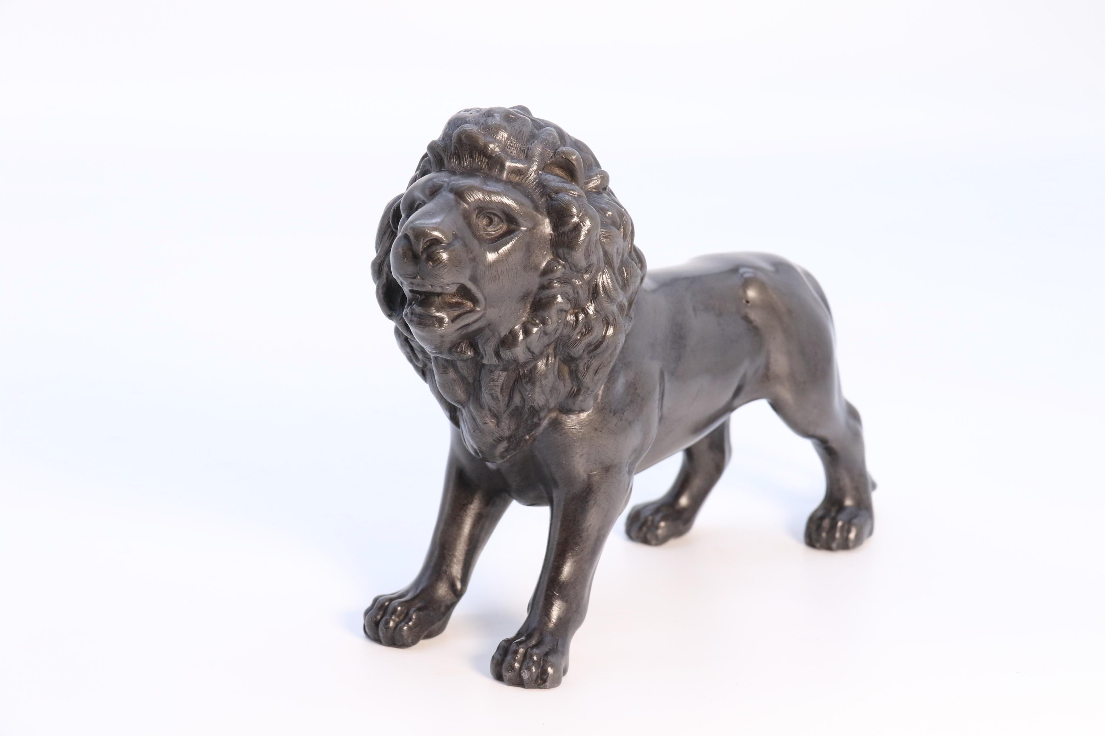 Eine englische Zinnstudie eines klassischen Löwen, um 1840 (Englisch) im Angebot