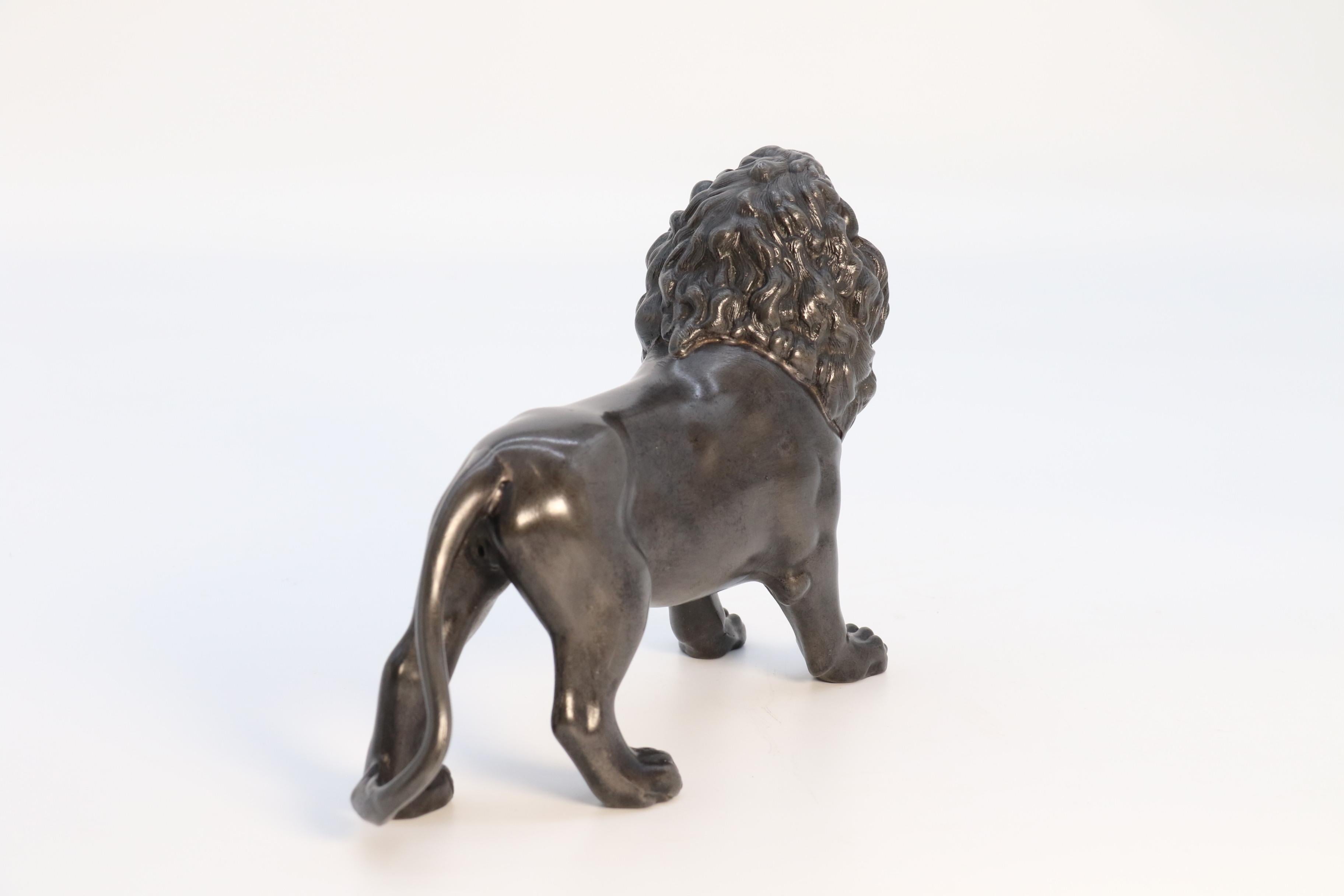 An English pewter study of a classical lion, circa 1840 For Sale 1