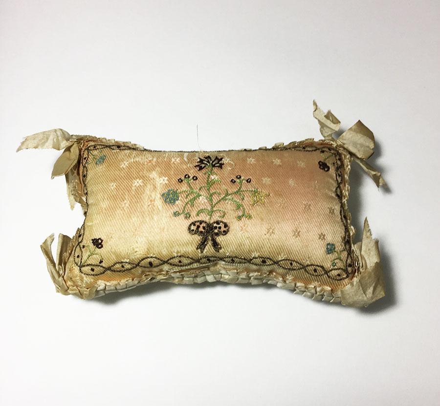 English Pincushion from the 18th Century For Sale 1
