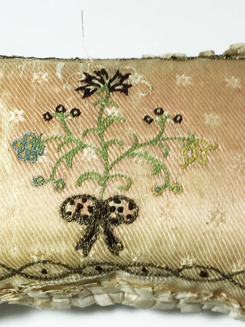 English Pincushion from the 18th Century For Sale 2