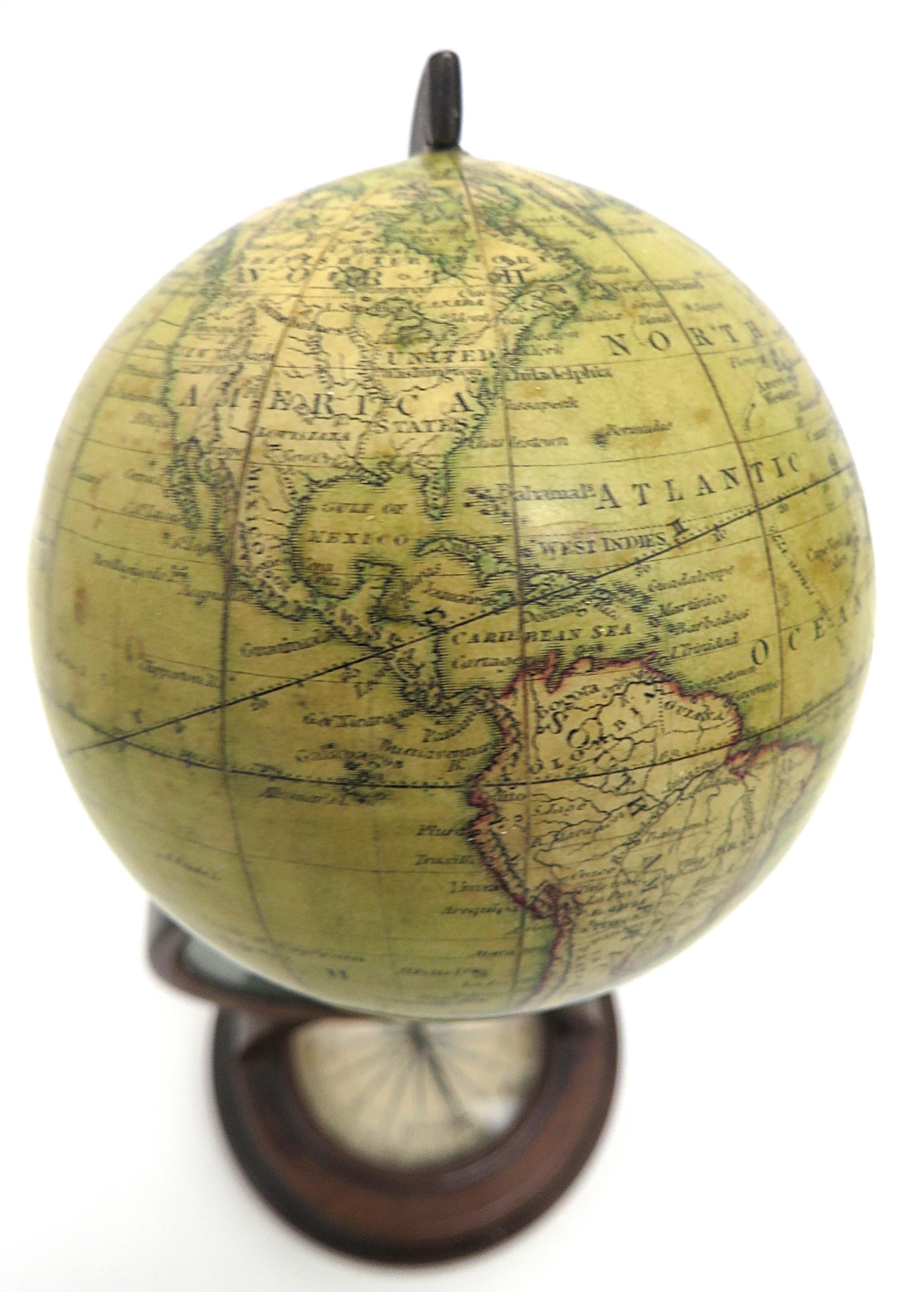 Englisches POCKET GLOBE mit Zifferblatt für Zeitzonen (Handgefertigt) im Angebot