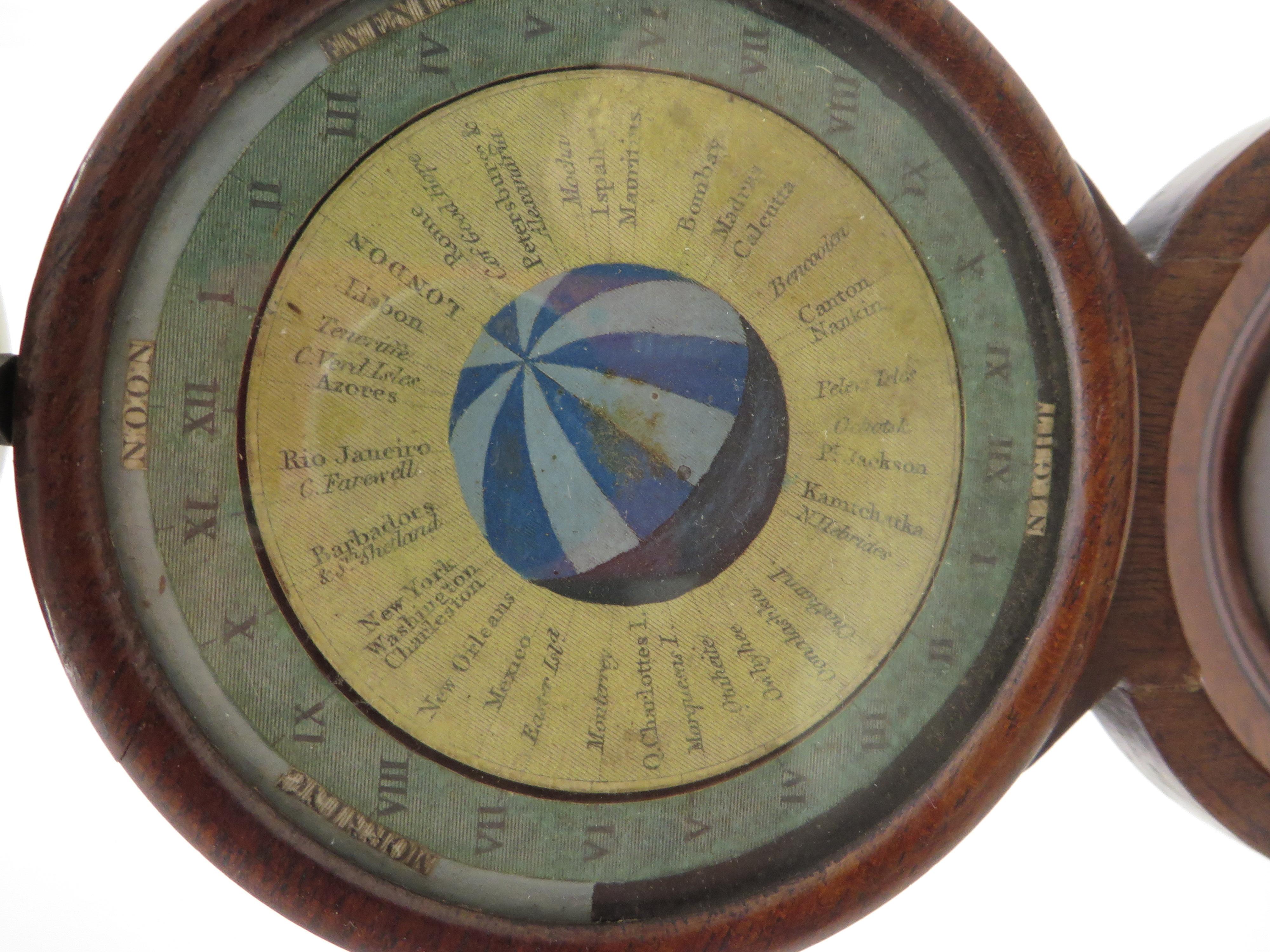 Englisches POCKET GLOBE mit Zifferblatt für Zeitzonen (Mahagoni) im Angebot