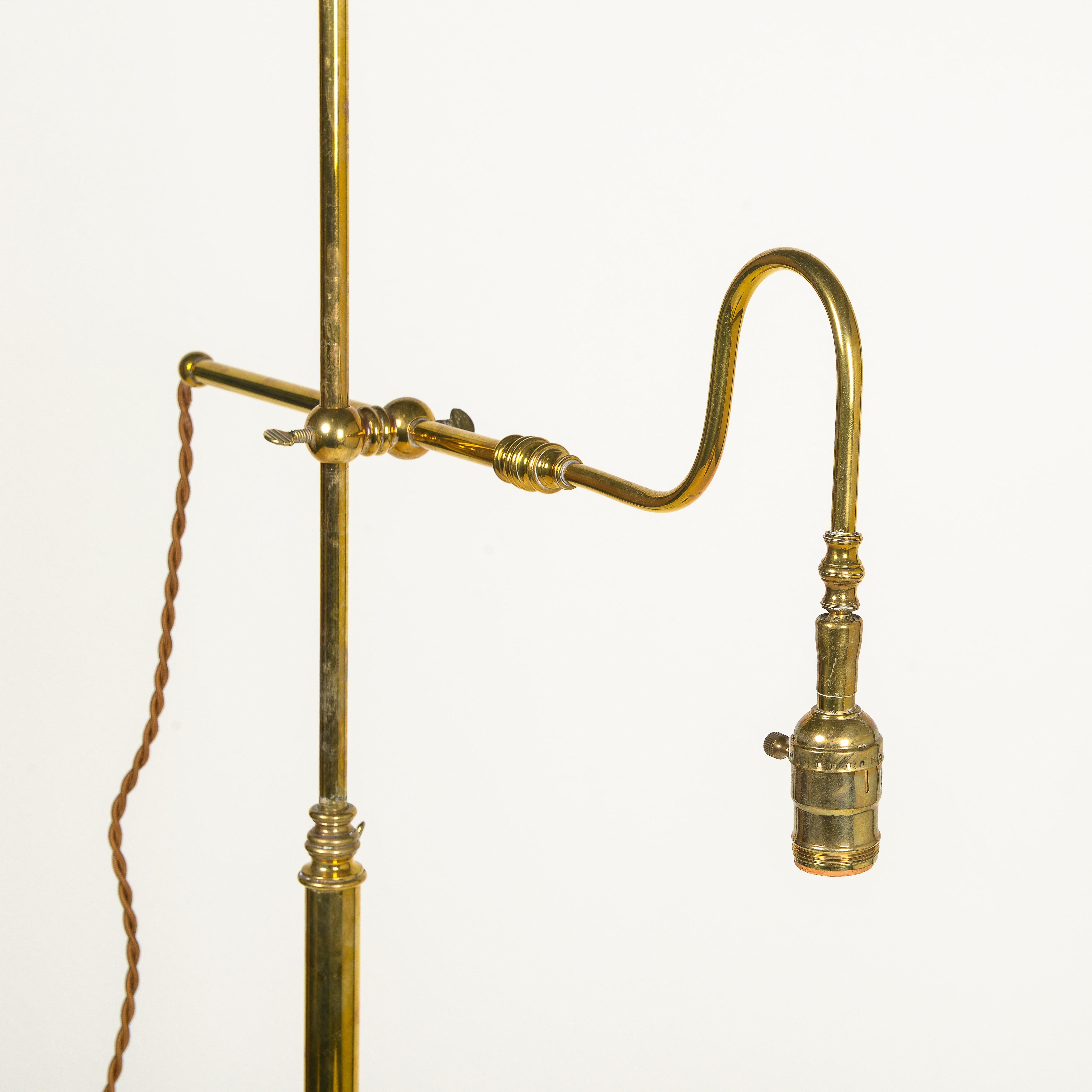 English Polished Brass Library Floor Lamp In Good Condition For Sale In New York, NY