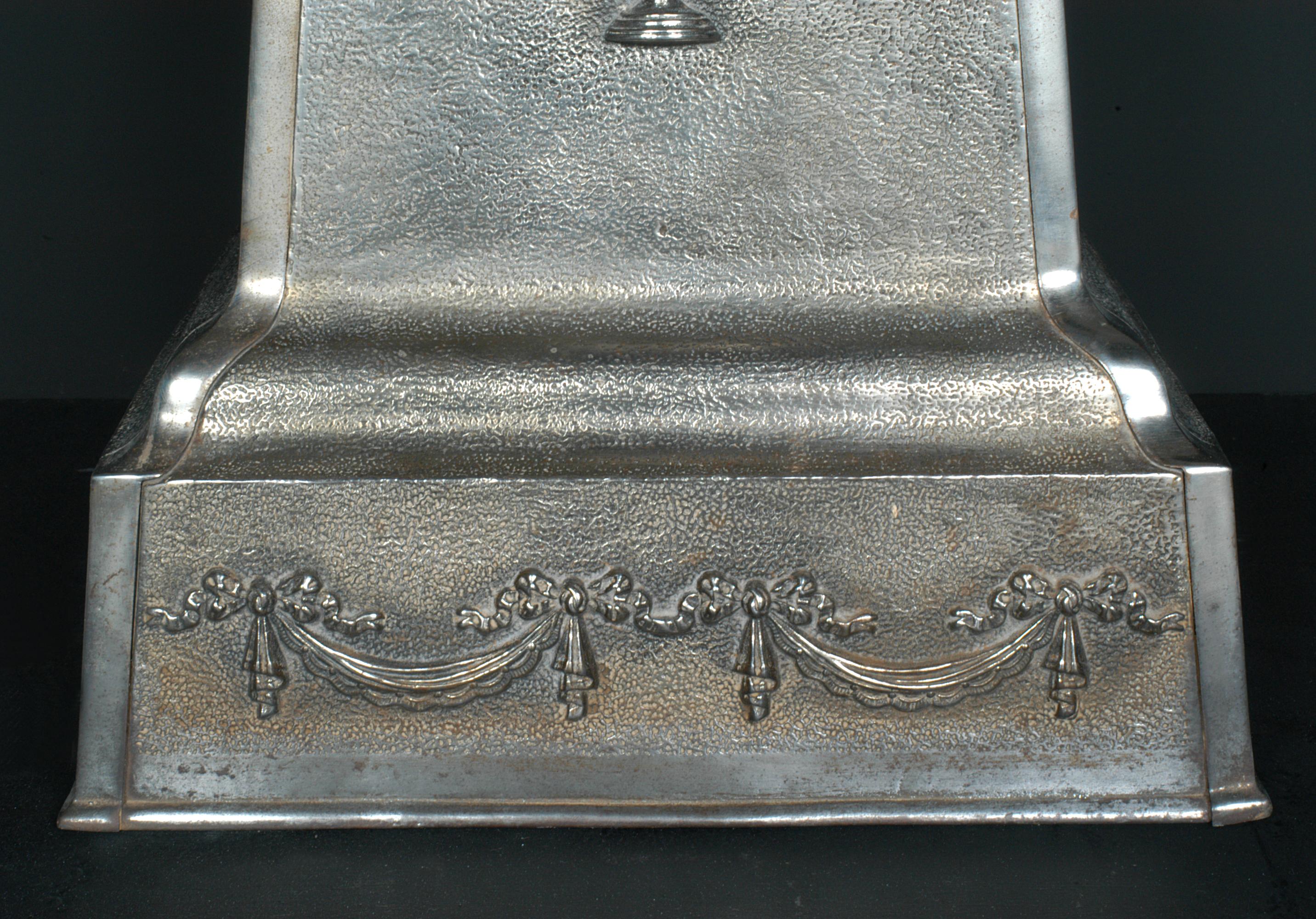 English Polished Cast Iron Urn on Plinth In Good Condition For Sale In London, GB