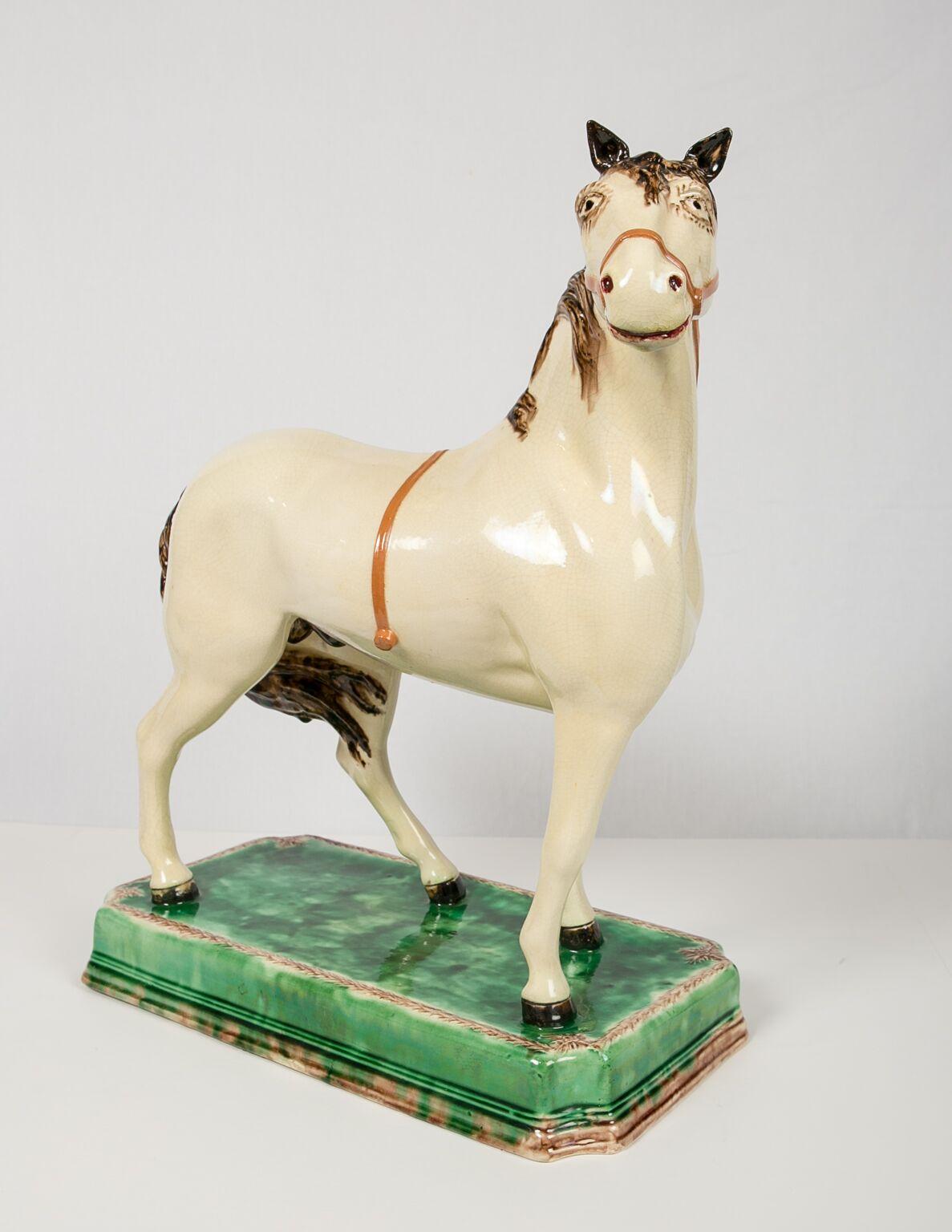 horse racing figurines