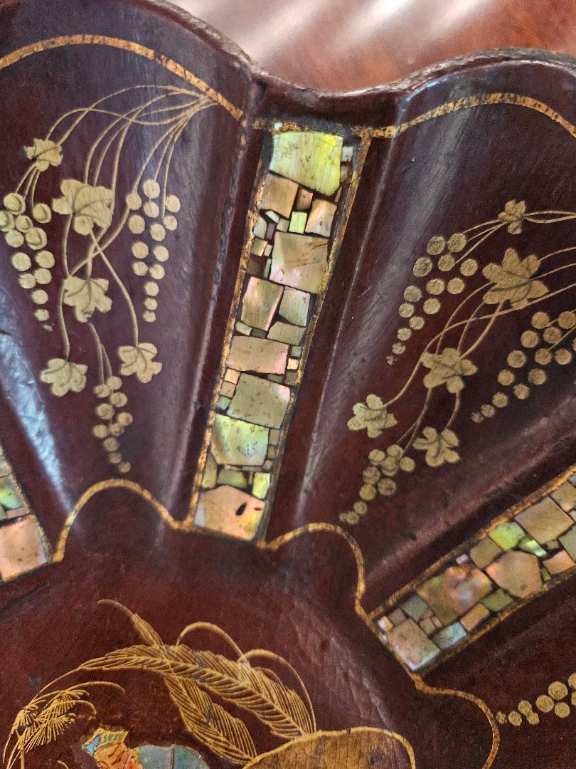 Mother-of-Pearl An English Regency Brown Lacquer and Mother of Pearl Chinoiserie Dish For Sale