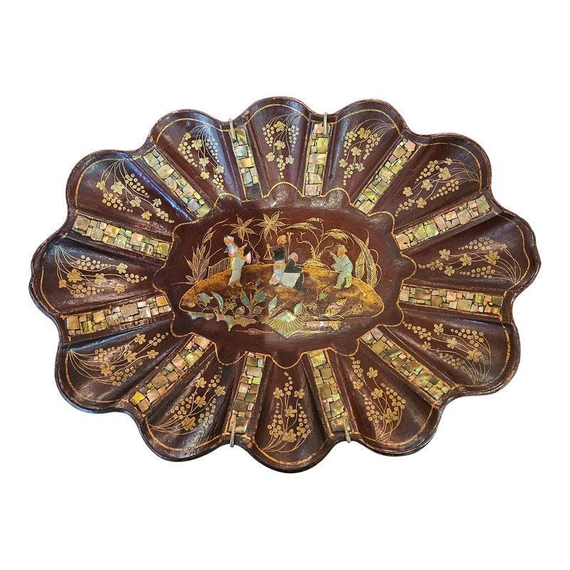 An English Regency Brown Lacquer and Mother of Pearl Chinoiserie Dish For Sale 1
