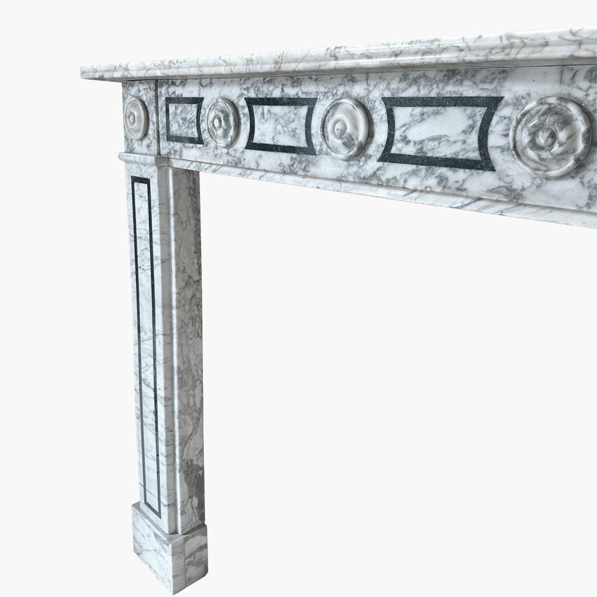 An English Regency Calacatta Marble Fireplace Mantel In Good Condition For Sale In London, GB