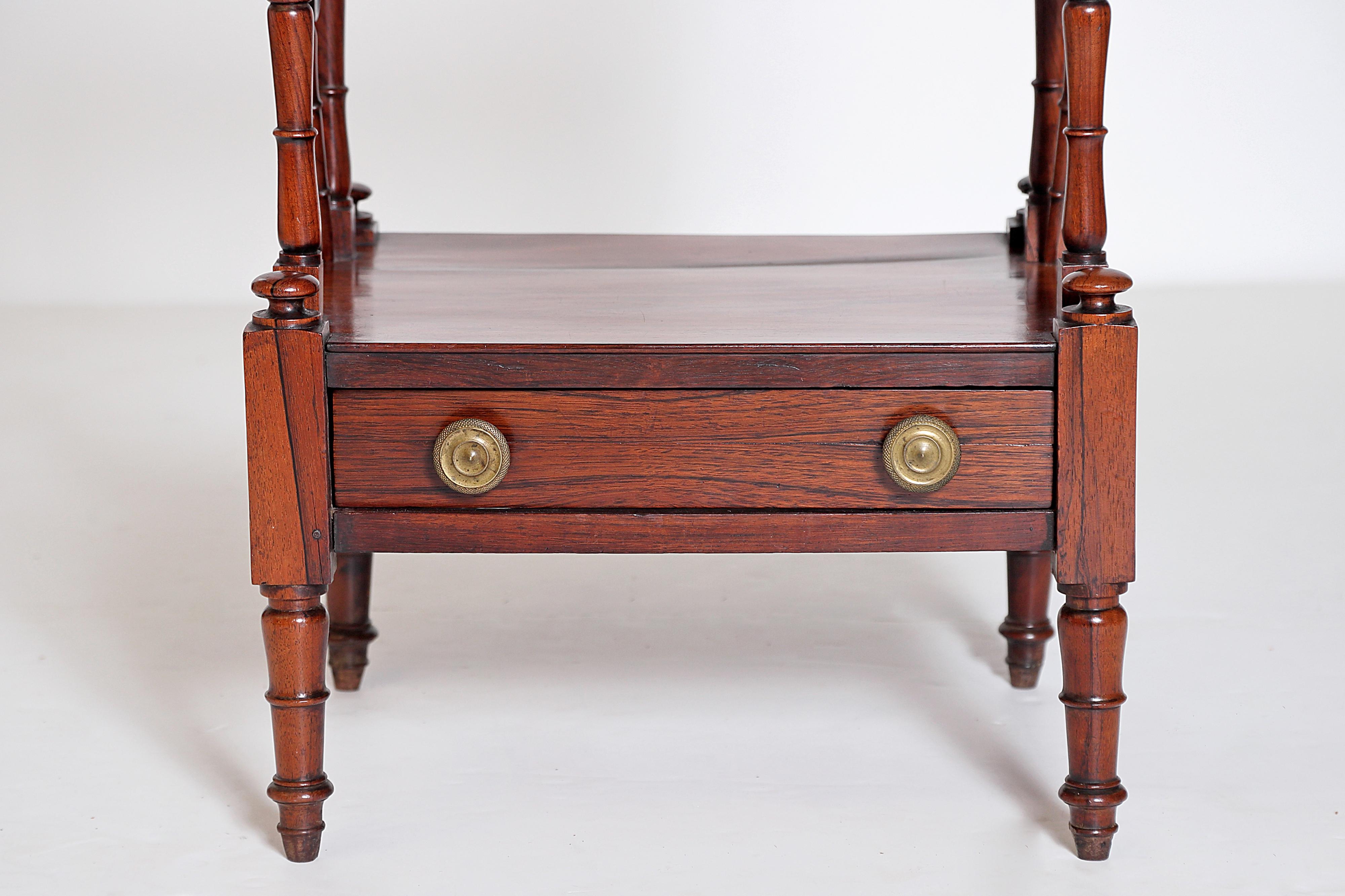 An English Regency Rosewood 3-Tiered Whatnot In Good Condition In Dallas, TX