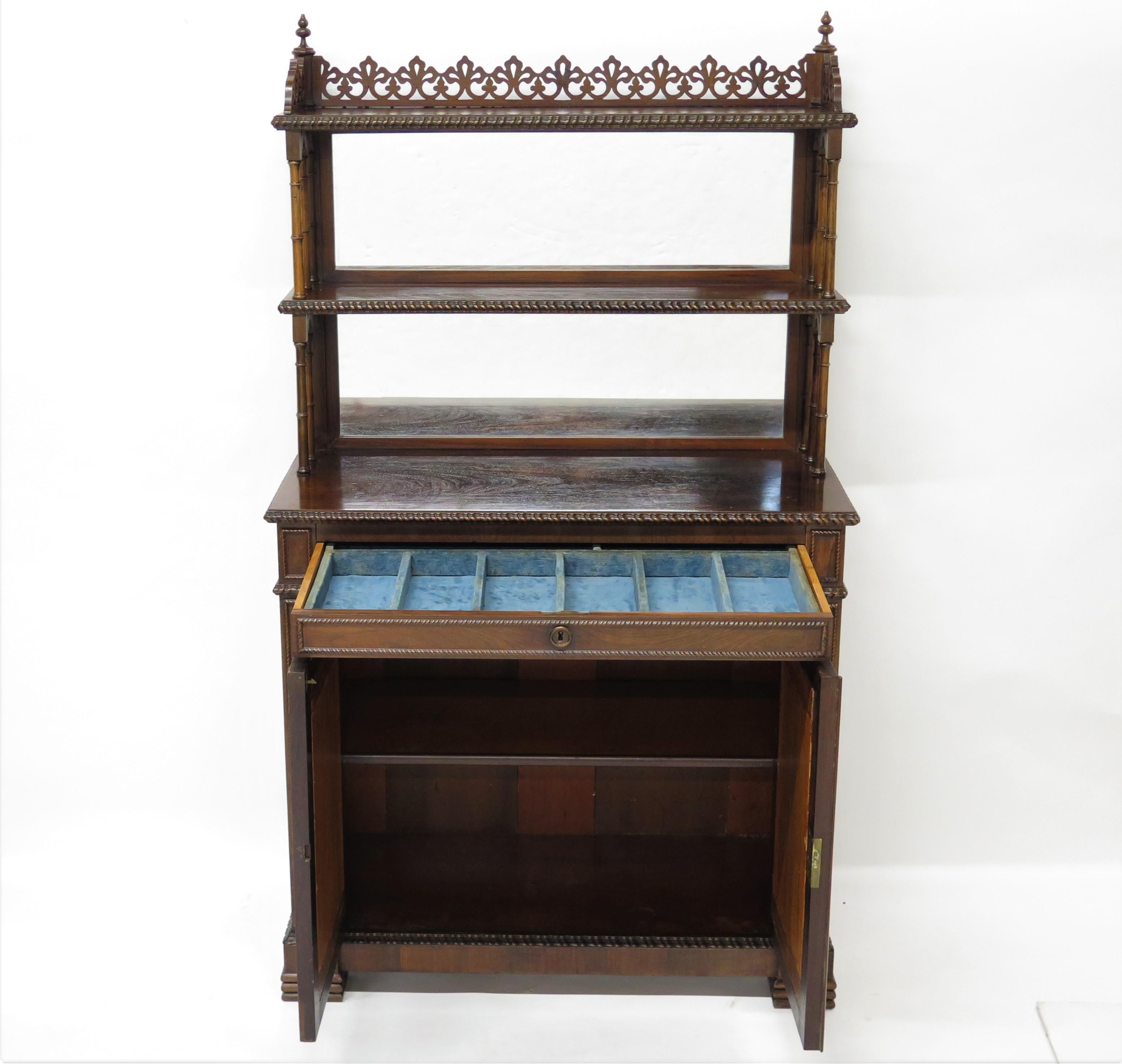 Englisches Chiffonier-Bücherregal aus Rosenholz im Regency-Stil  (19. Jahrhundert) im Angebot