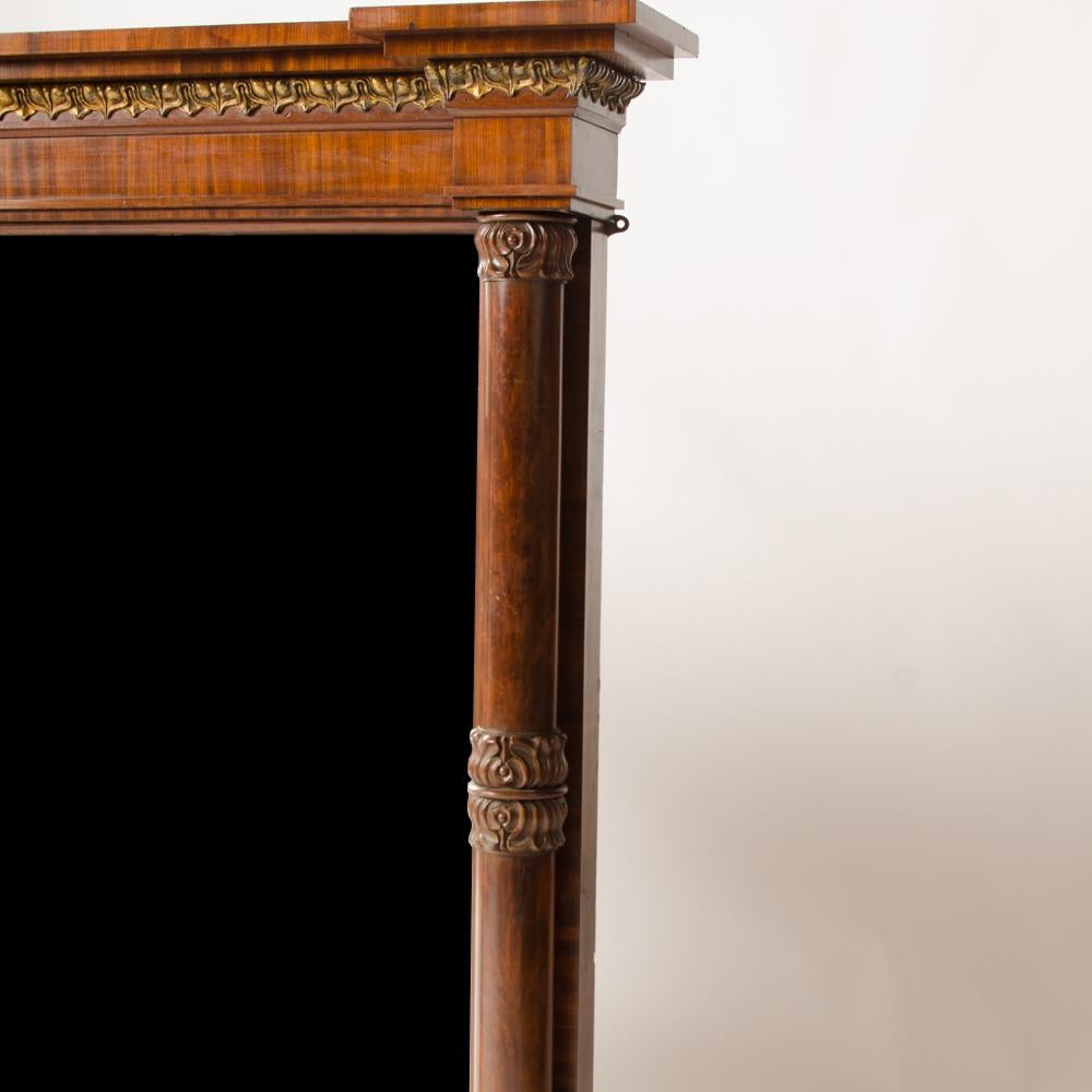 Milieu du XIXe siècle Miroir en bois de rose de style Régence anglaise, vers 1840 en vente