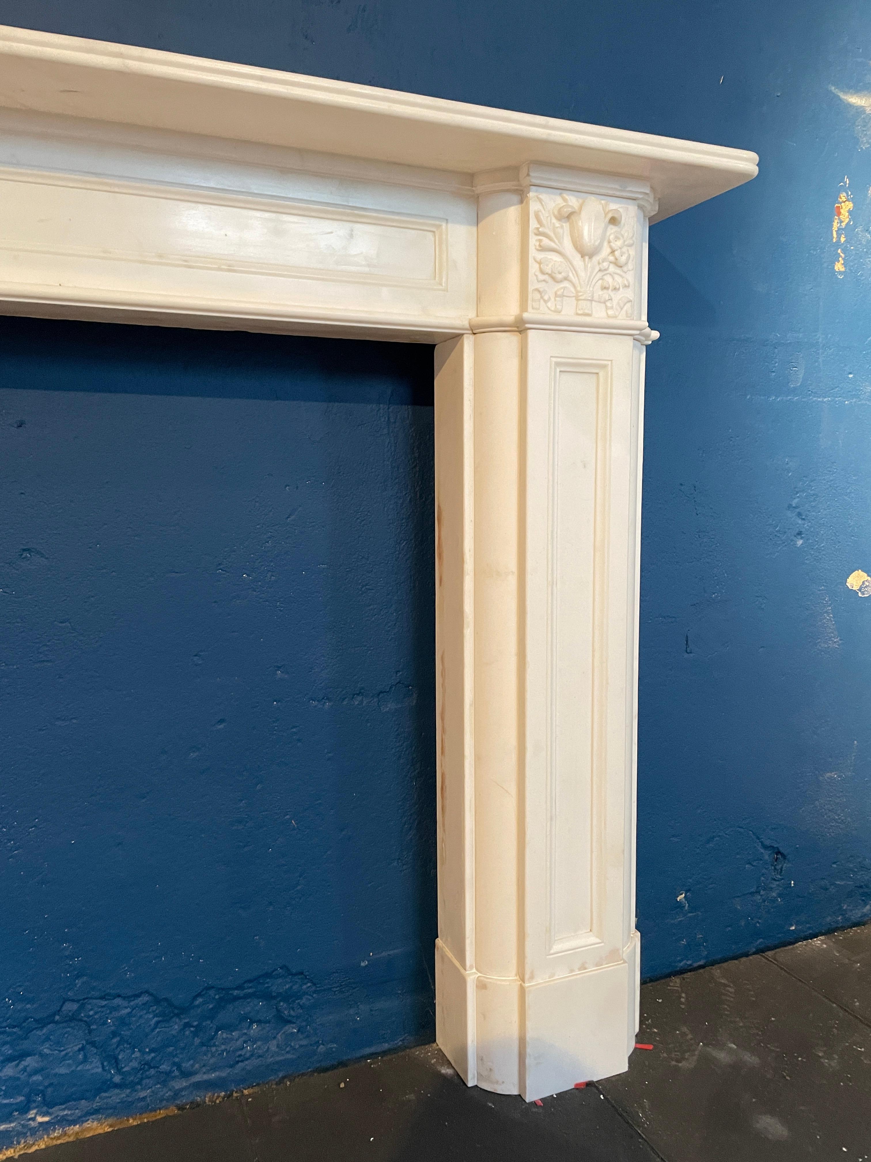 English Regency Statuary White Marble Fireplace Mantel In Good Condition For Sale In London, GB