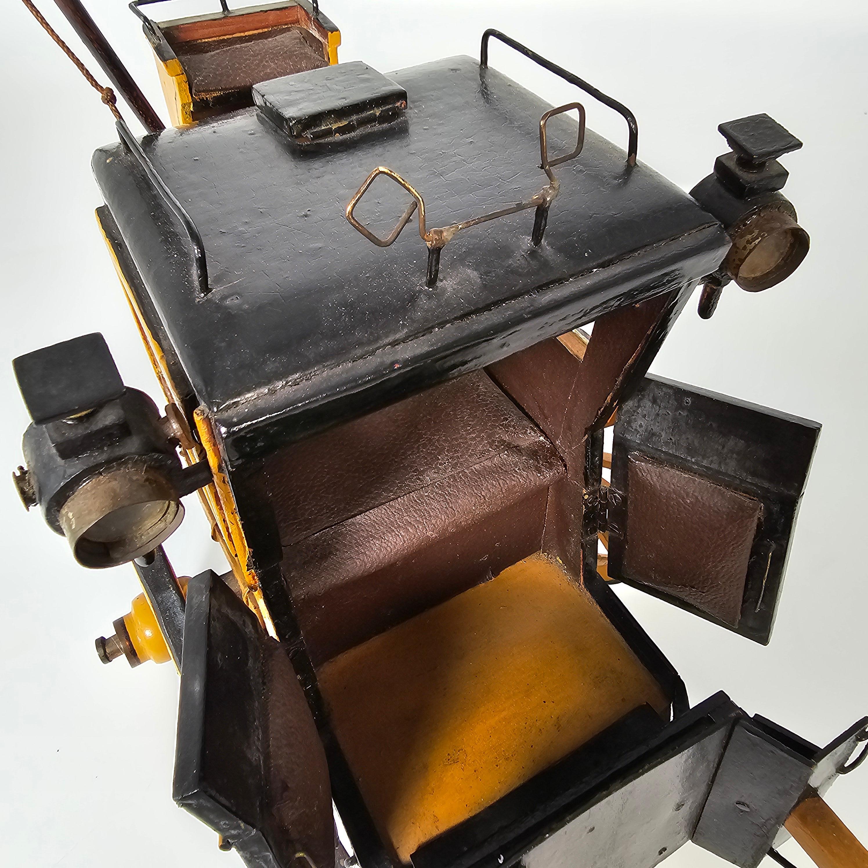 Metallo Un modello in scala inglese di una cabina Hanson dell'inizio del XIX secolo, circa 1920 in vendita