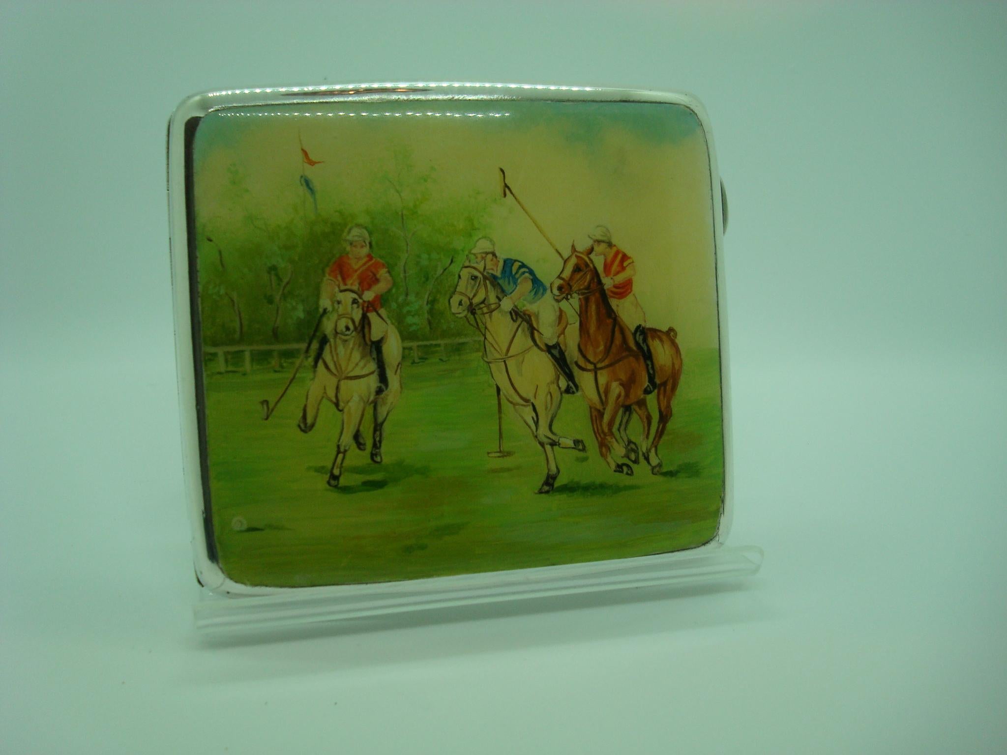 An English silver and enamel “Polo Scene” cigarette case.
Three players riding their Polo horses.
Marked Birmingham 1924, maker John Henry Winn.
Can be used a personal cards case.