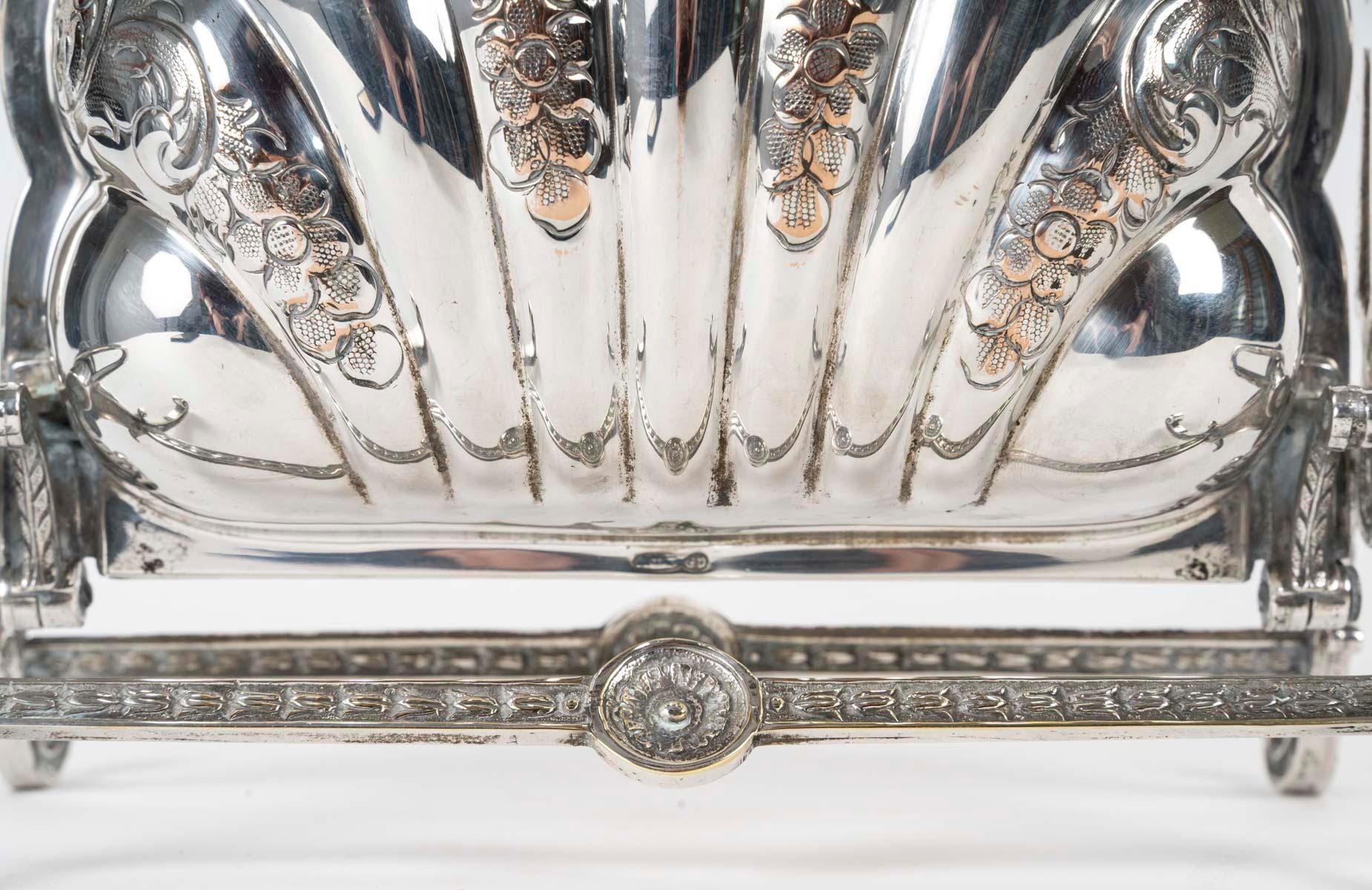 Français Plat à réchauffer anglais en métal argenté, période Napoléon III, 19e siècle. en vente