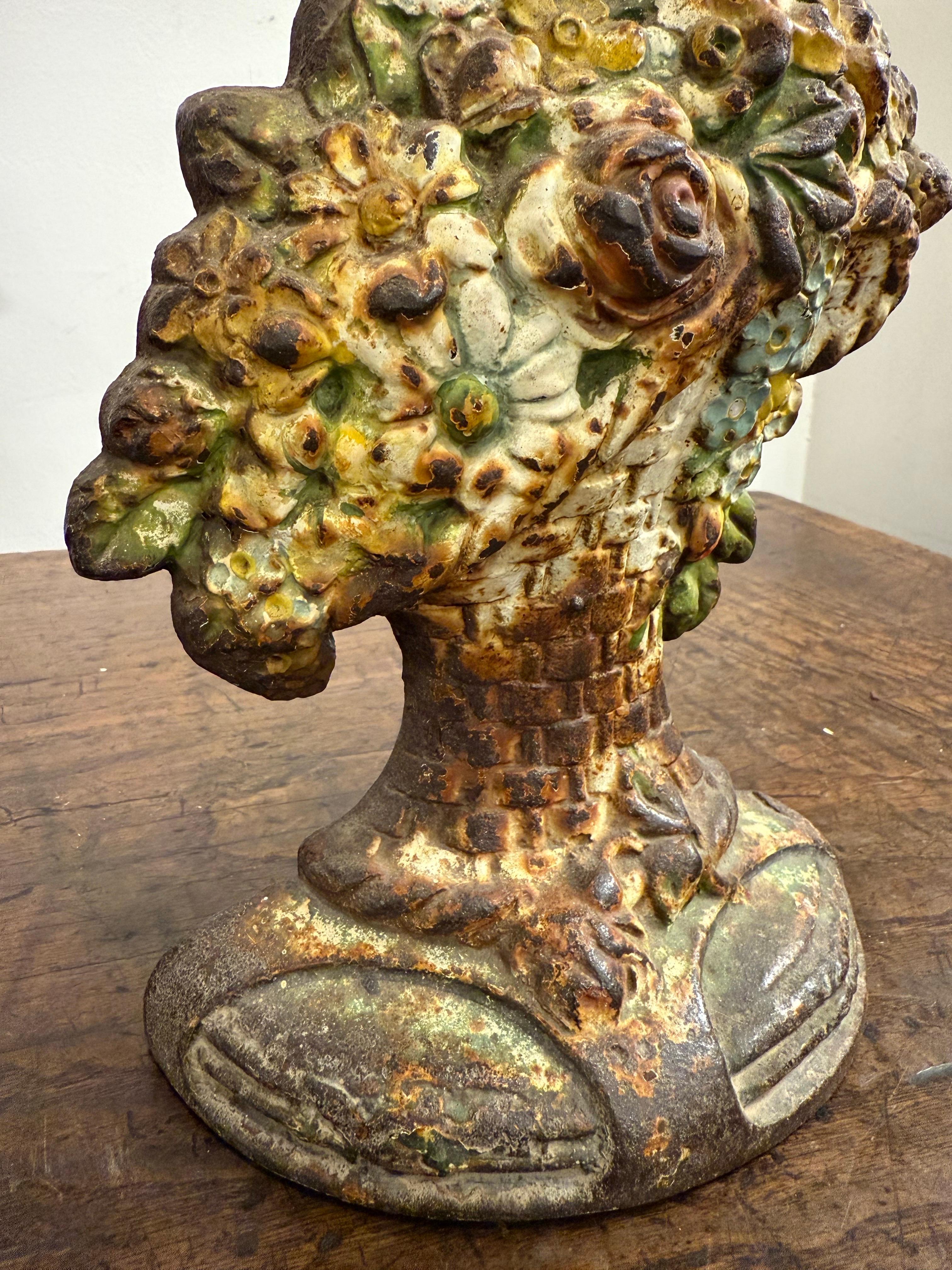 Vittoriano An English Victorian Cast Iron Painted Doorstops, 19th Century in vendita