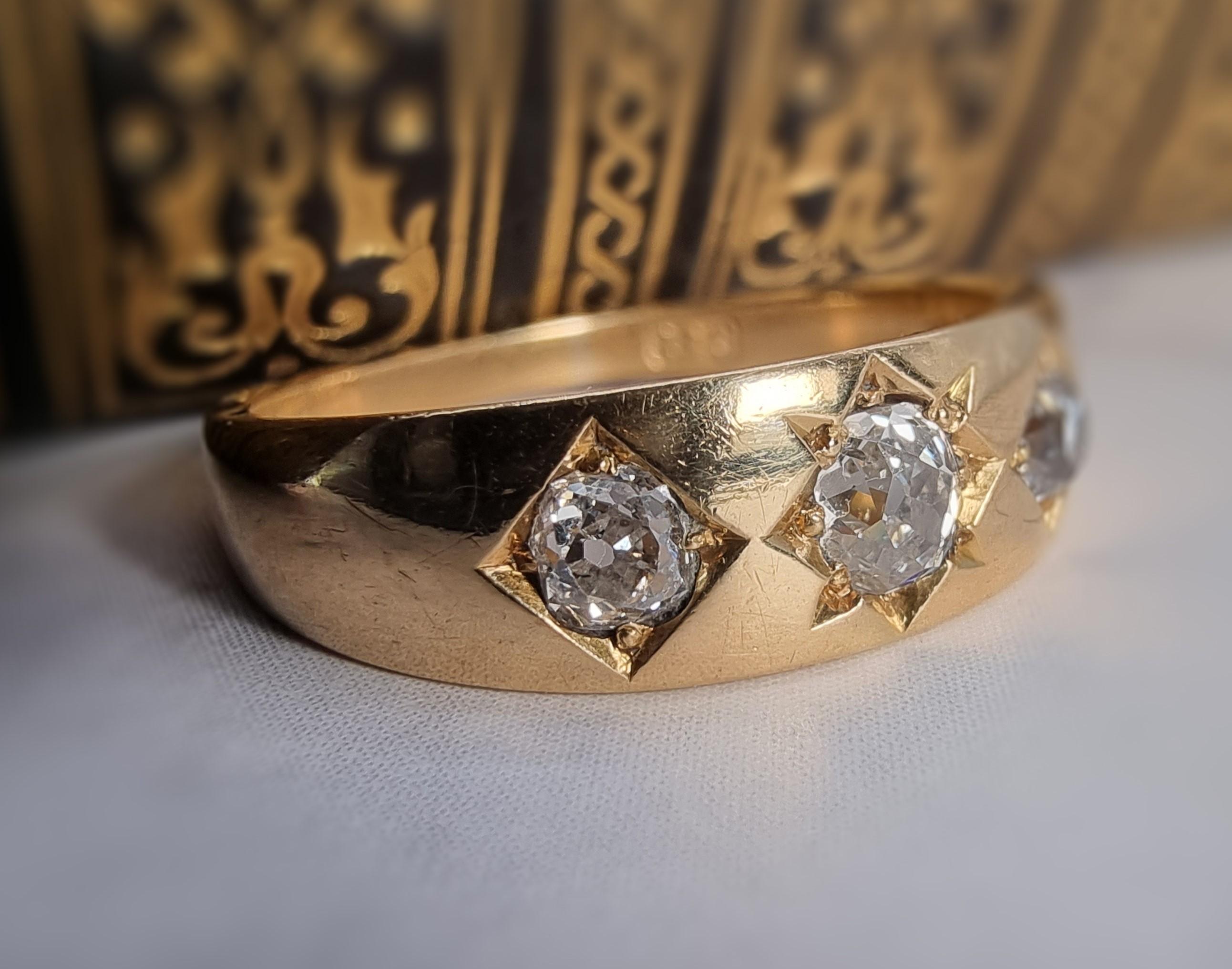 British An English Victorian heavy 18ct gold and diamond three stone ring dated 1870 For Sale