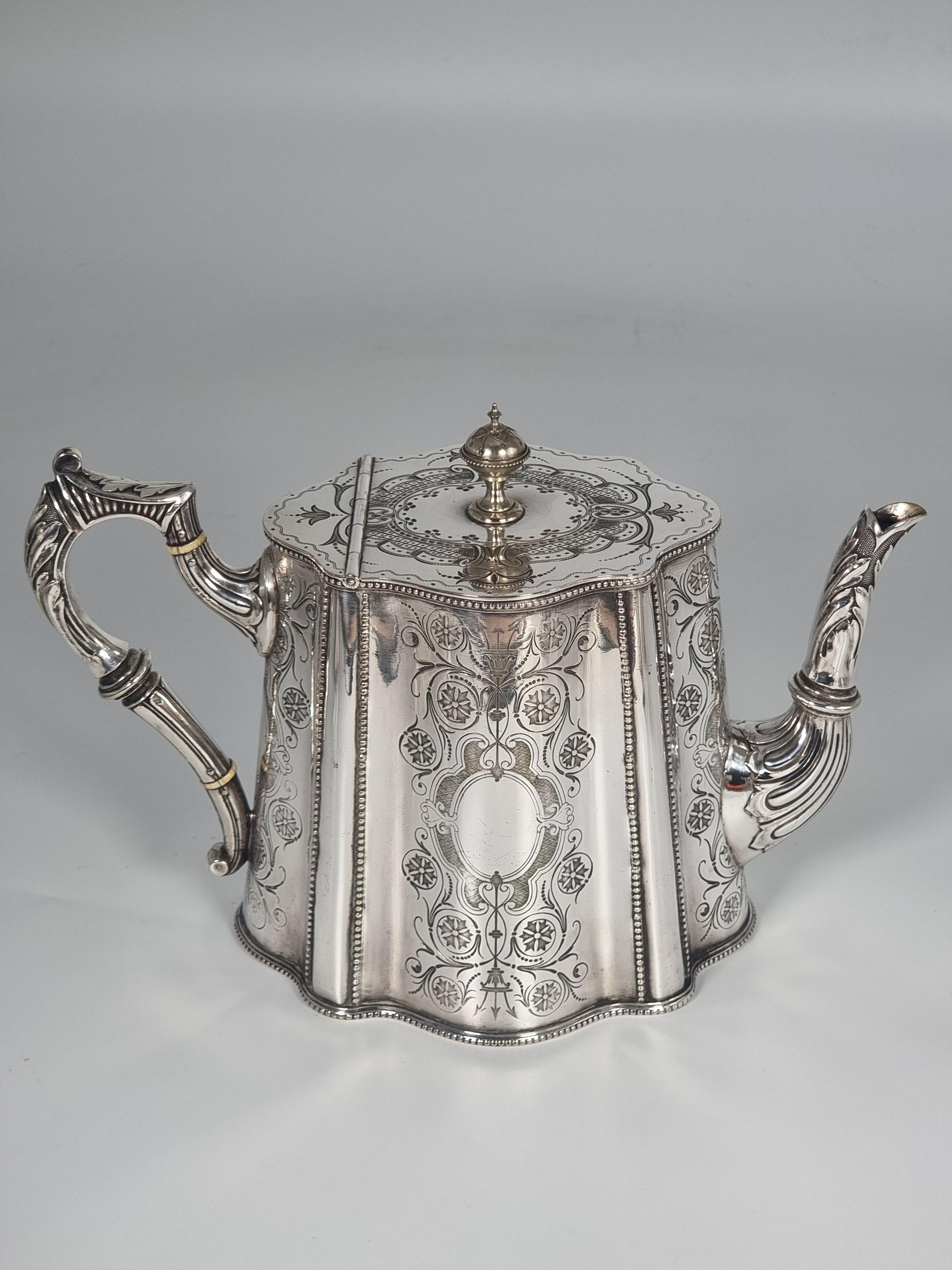 Juego de té/café victoriano inglés bañado en plata, hacia 1890 en venta 3